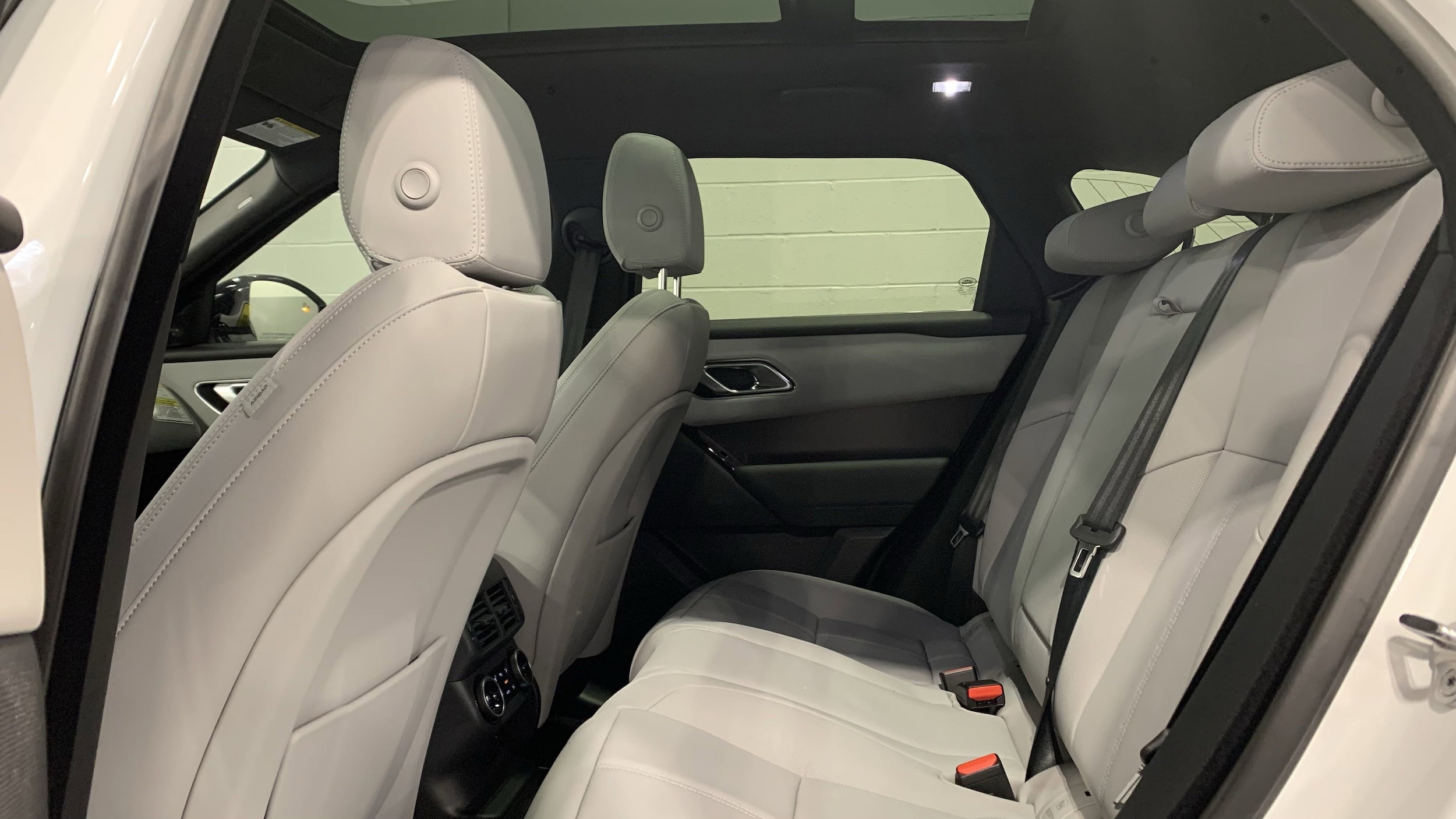 2026 Land Rover Range Rover Velar Dynamic SE photo 5