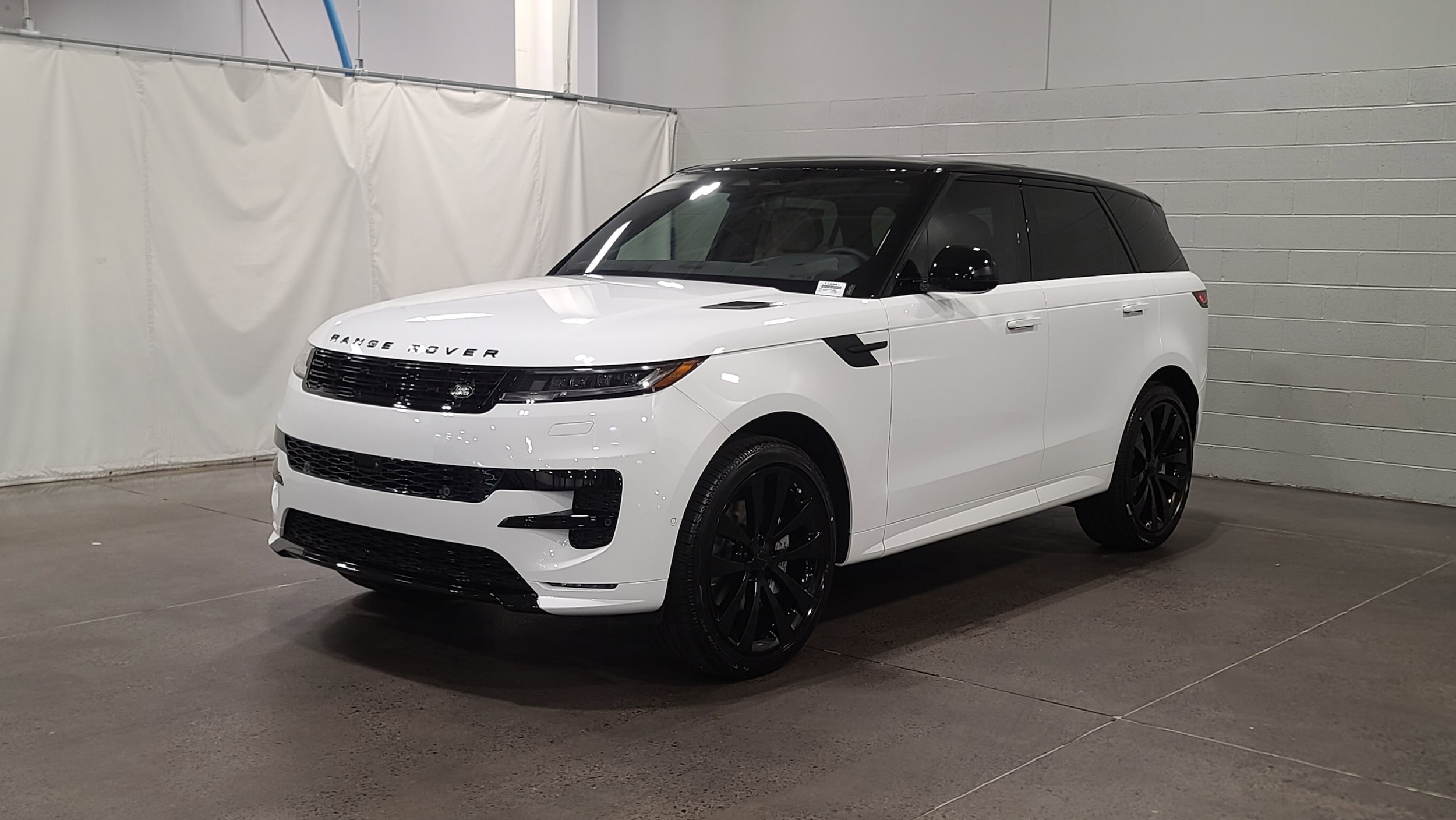 2026 Land Rover Range Rover Sport Dynamic SE's photo