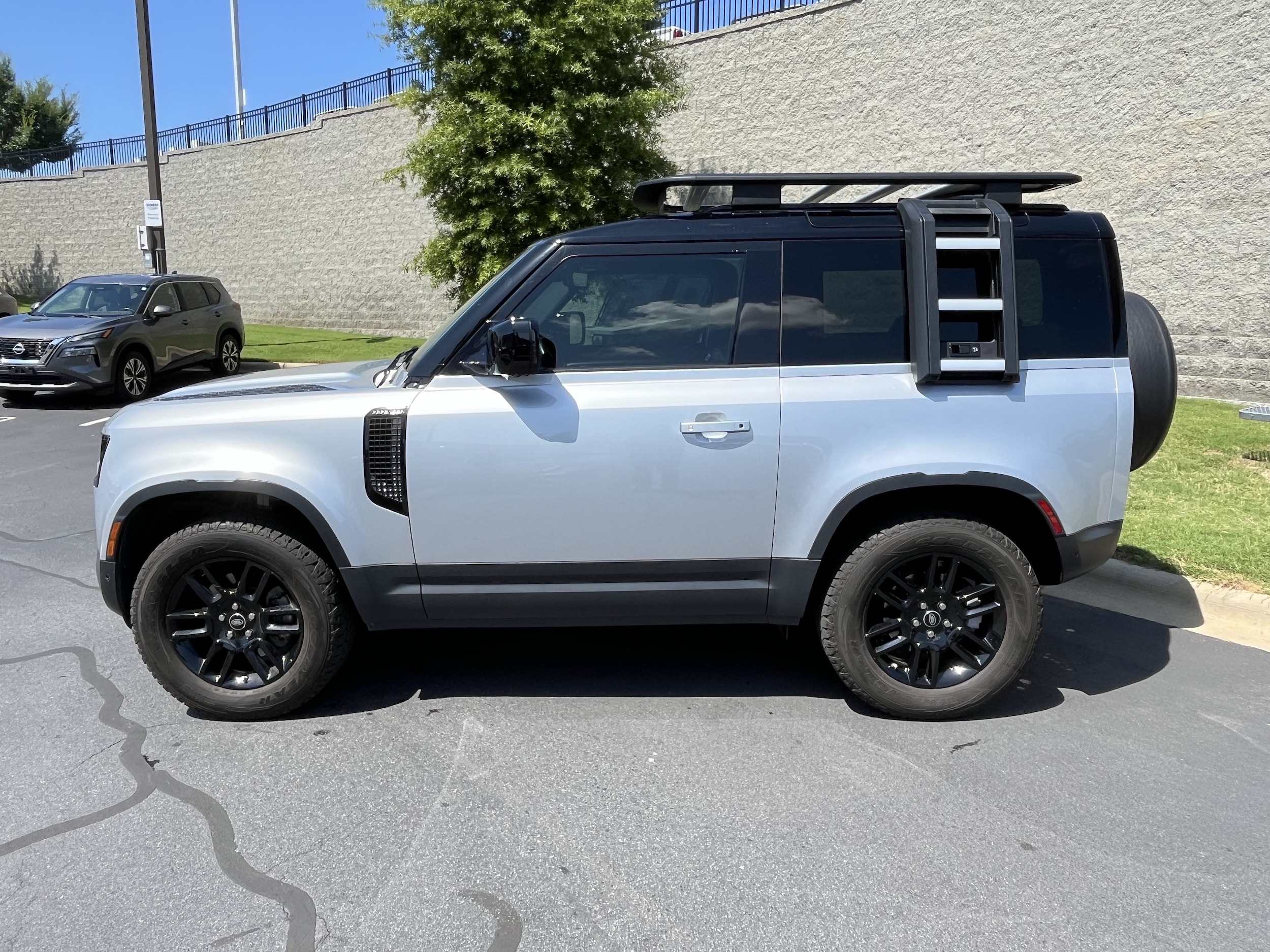 Land Rover Defender S