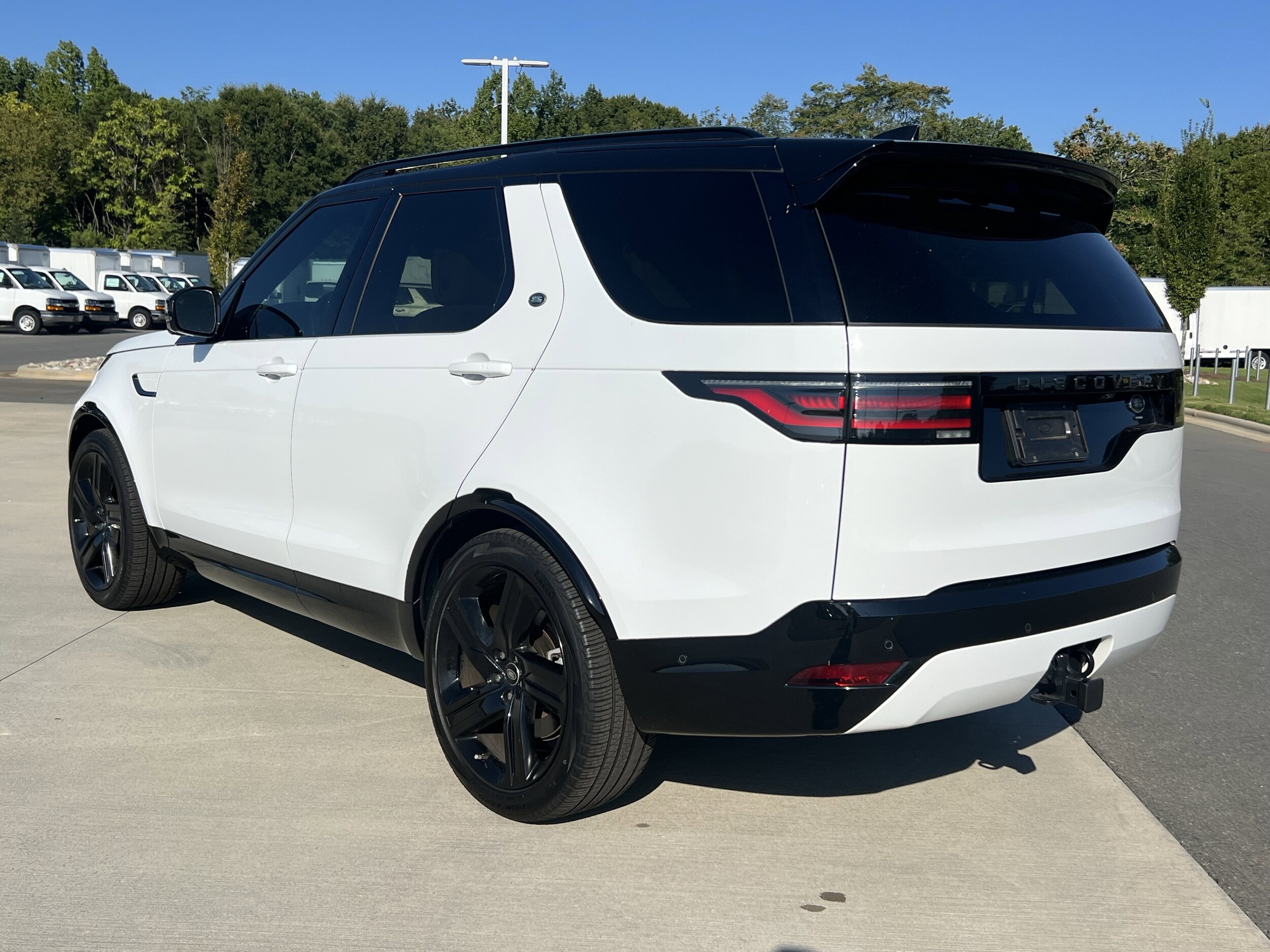 2023 Land Rover Discovery HSE R-Dynamic photo 2