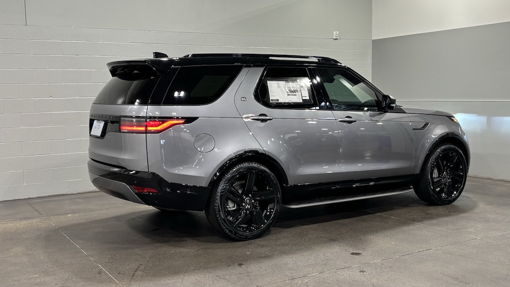 New 2026 Land Rover Discovery Dynamic SE SUV