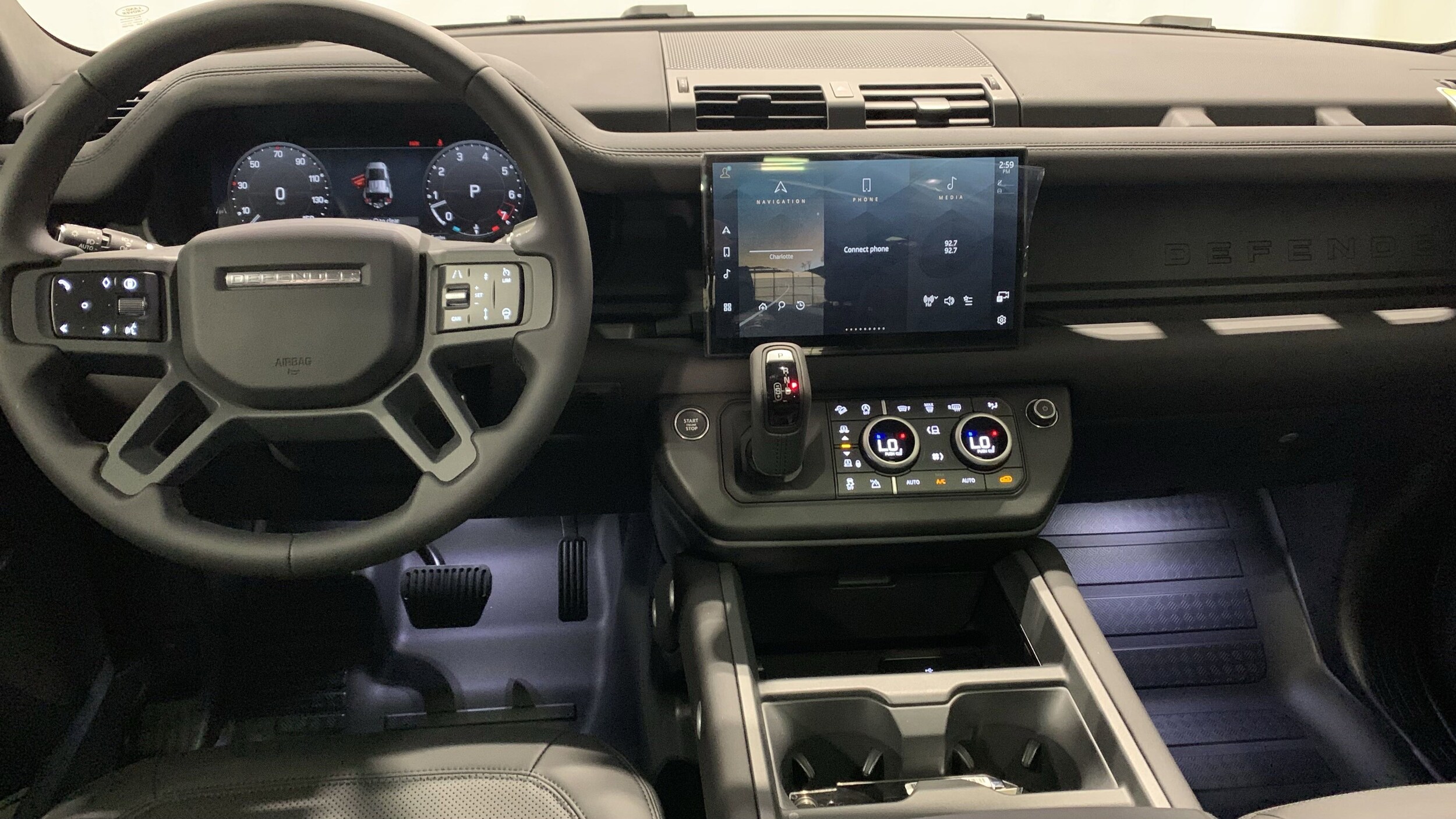 2025 Land Rover Defender 110 S photo 4