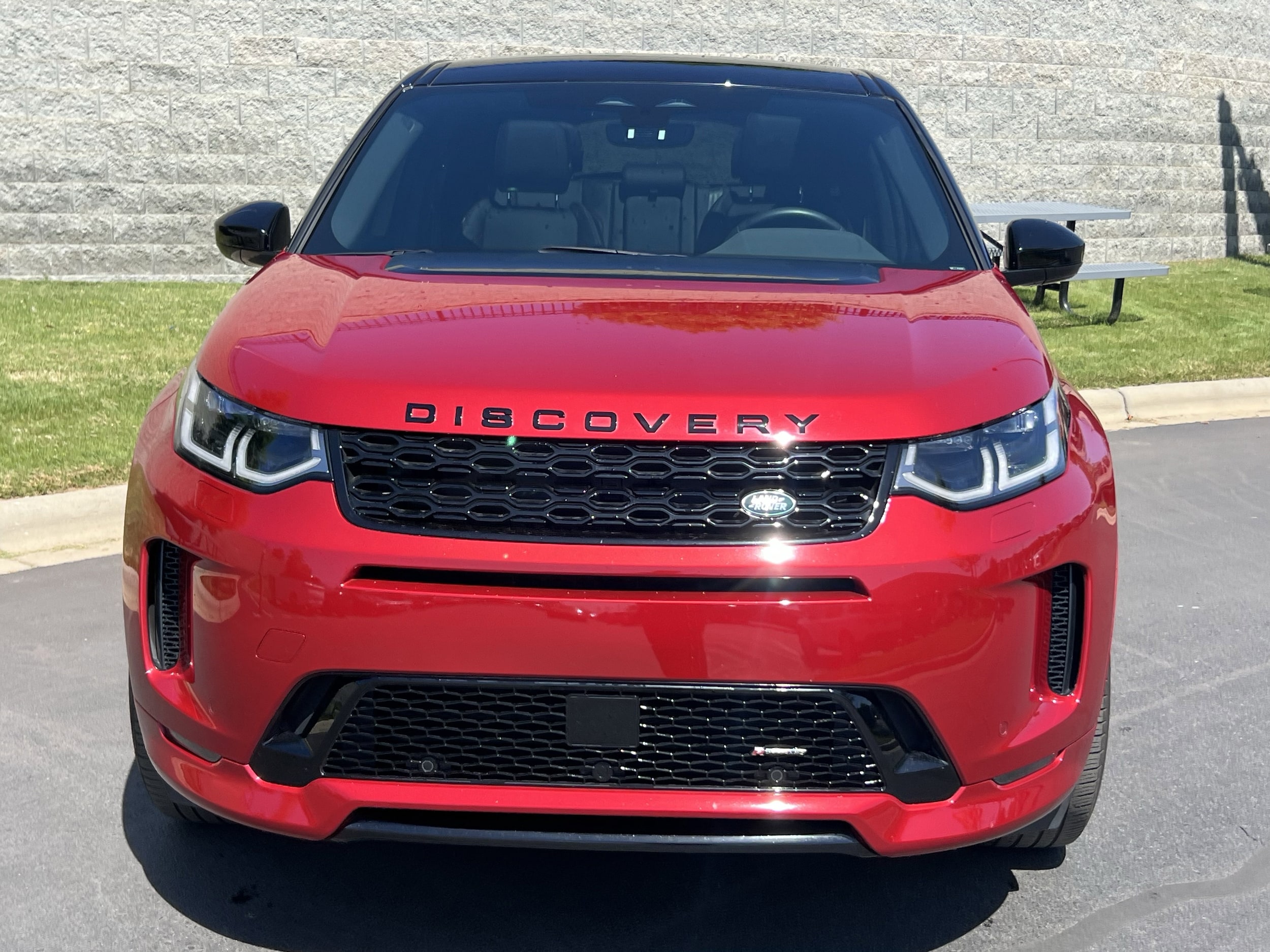 2023 Land Rover Discovery Sport SE R-Dynamic photo 3
