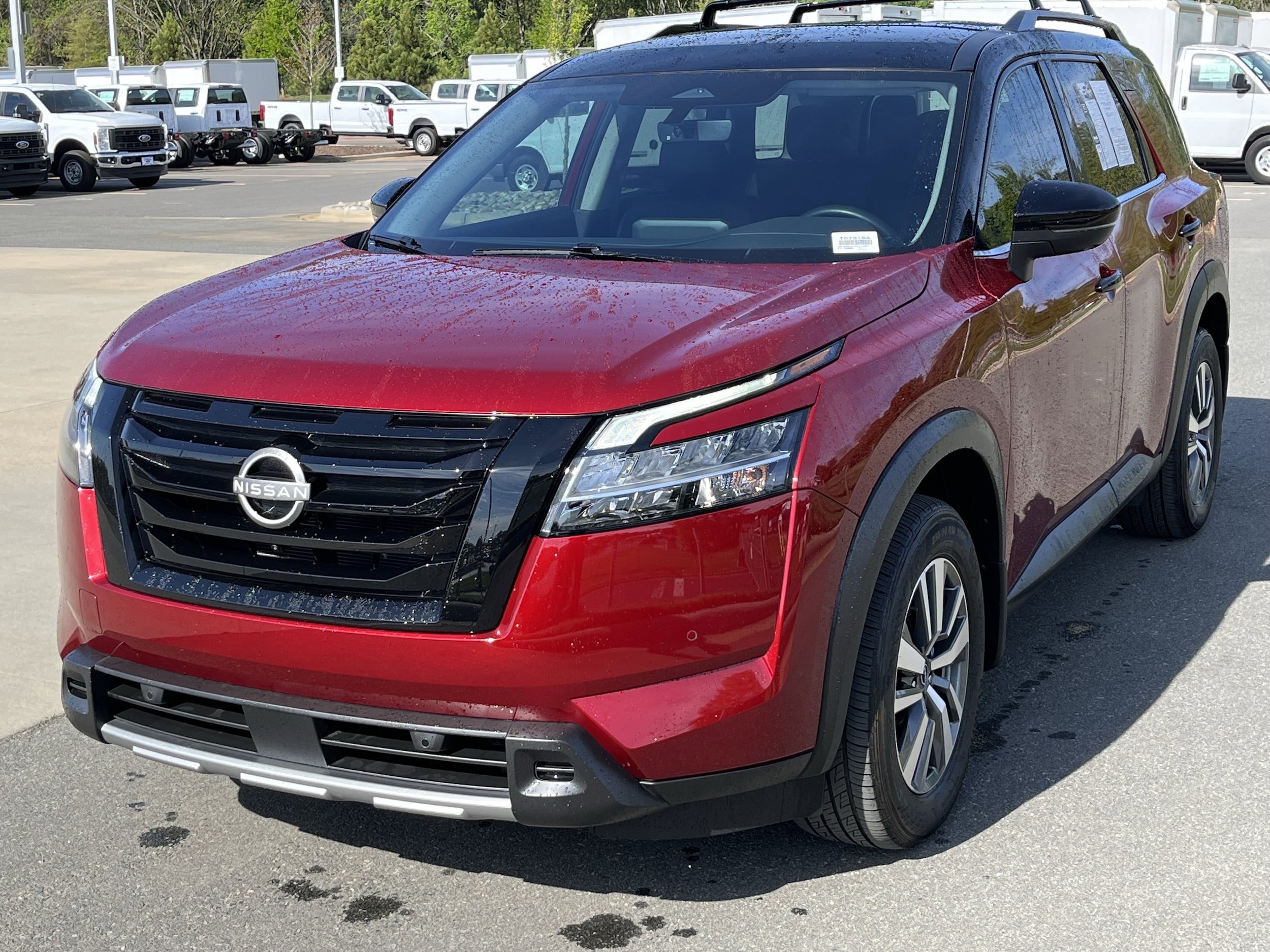 2023 Nissan Pathfinder SL photo 2