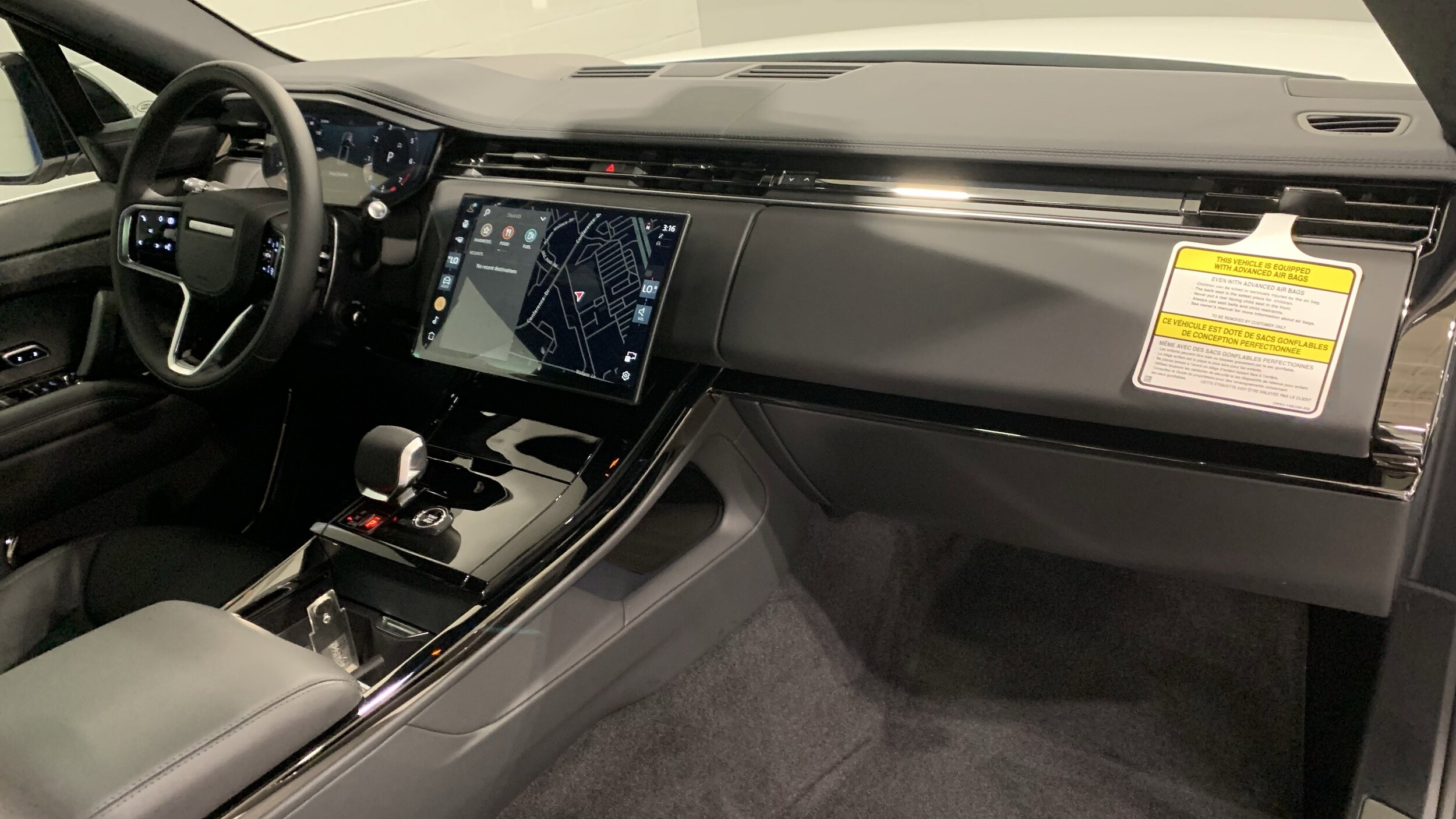 2025 Land Rover Range Rover Sport SE photo 3