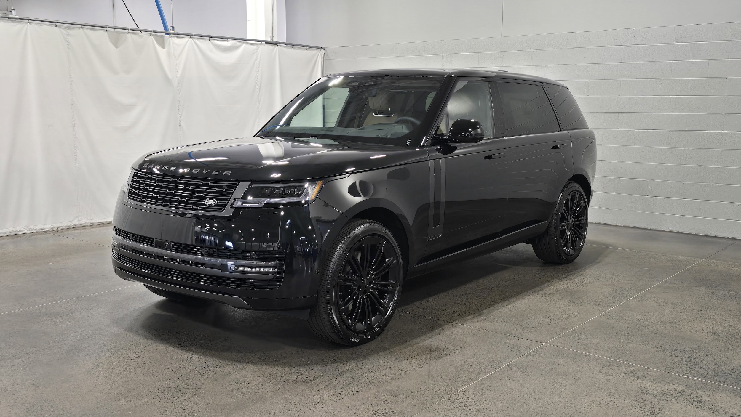 2026 Land Rover Range Rover SE's photo