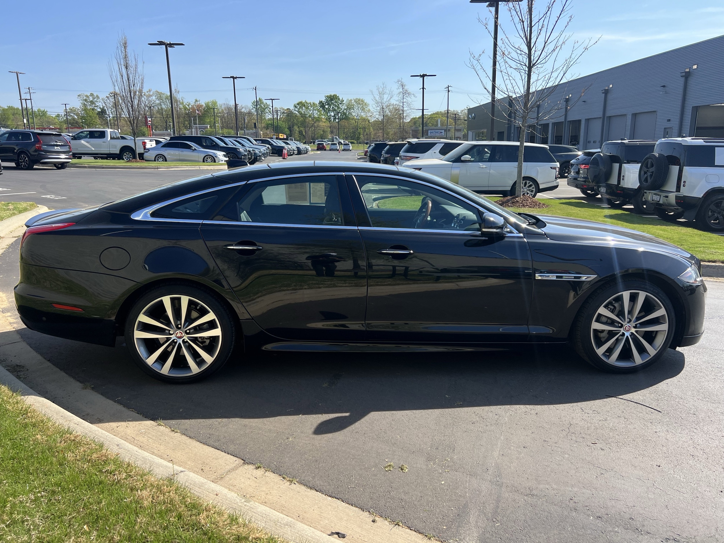 2019 Jaguar XJ R-Sport photo 6