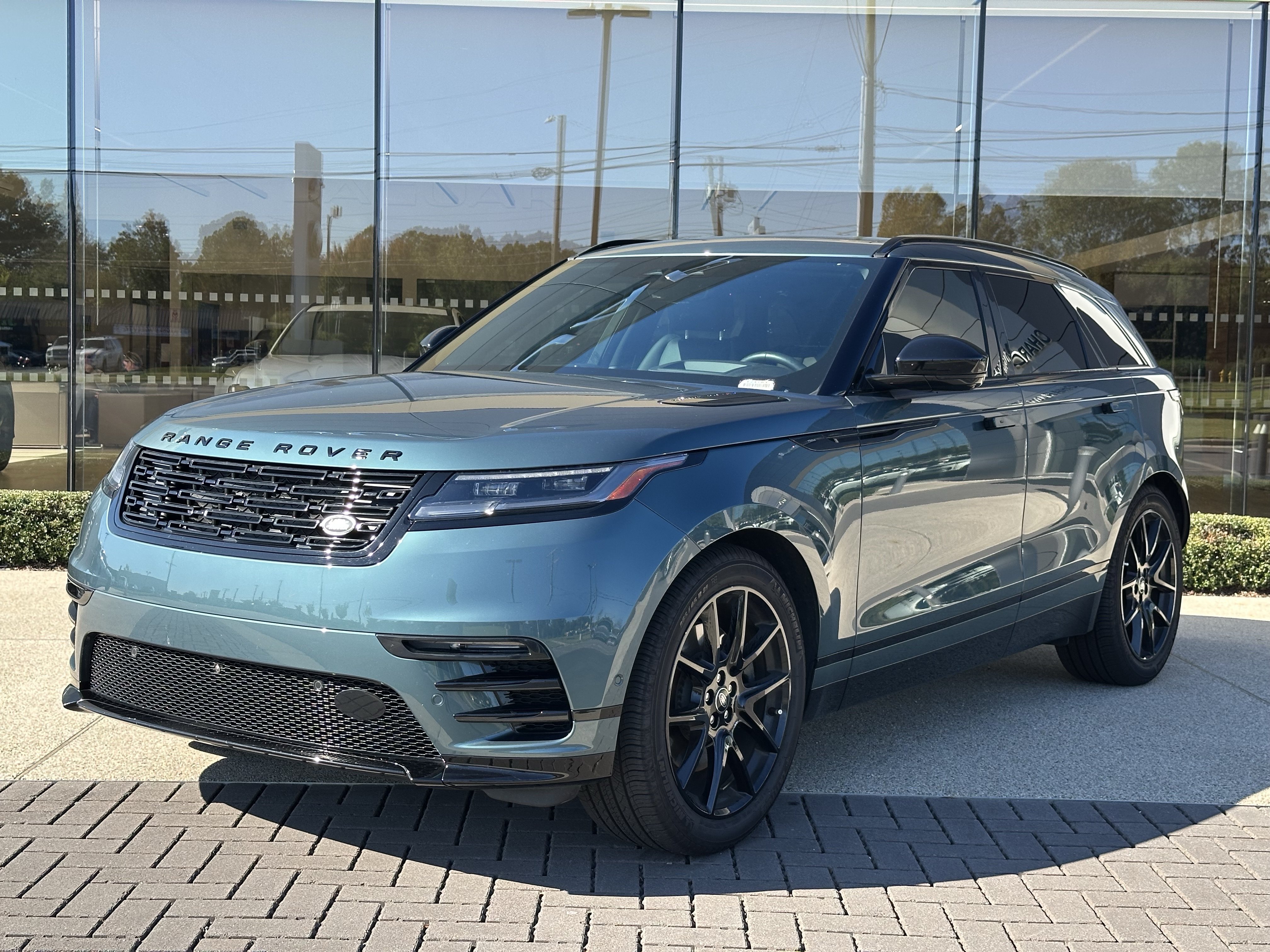 2026 Land Rover Range Rover Velar Dynamic SE SUV