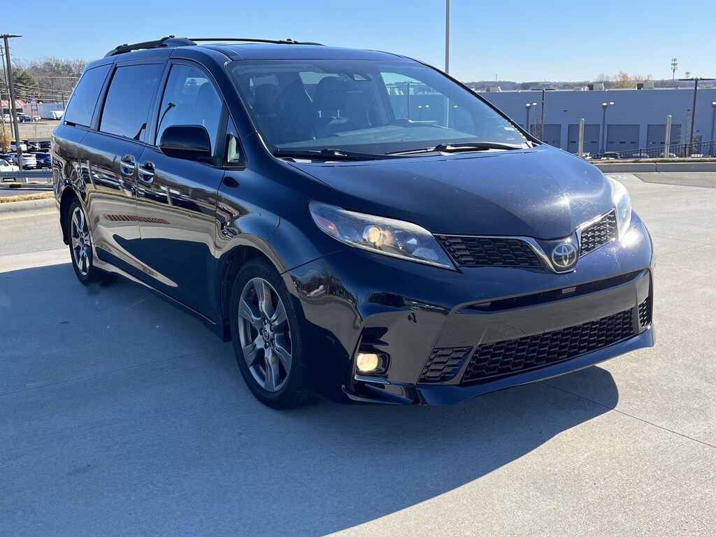 Used 2020 Toyota Sienna SE Premium Minivan
