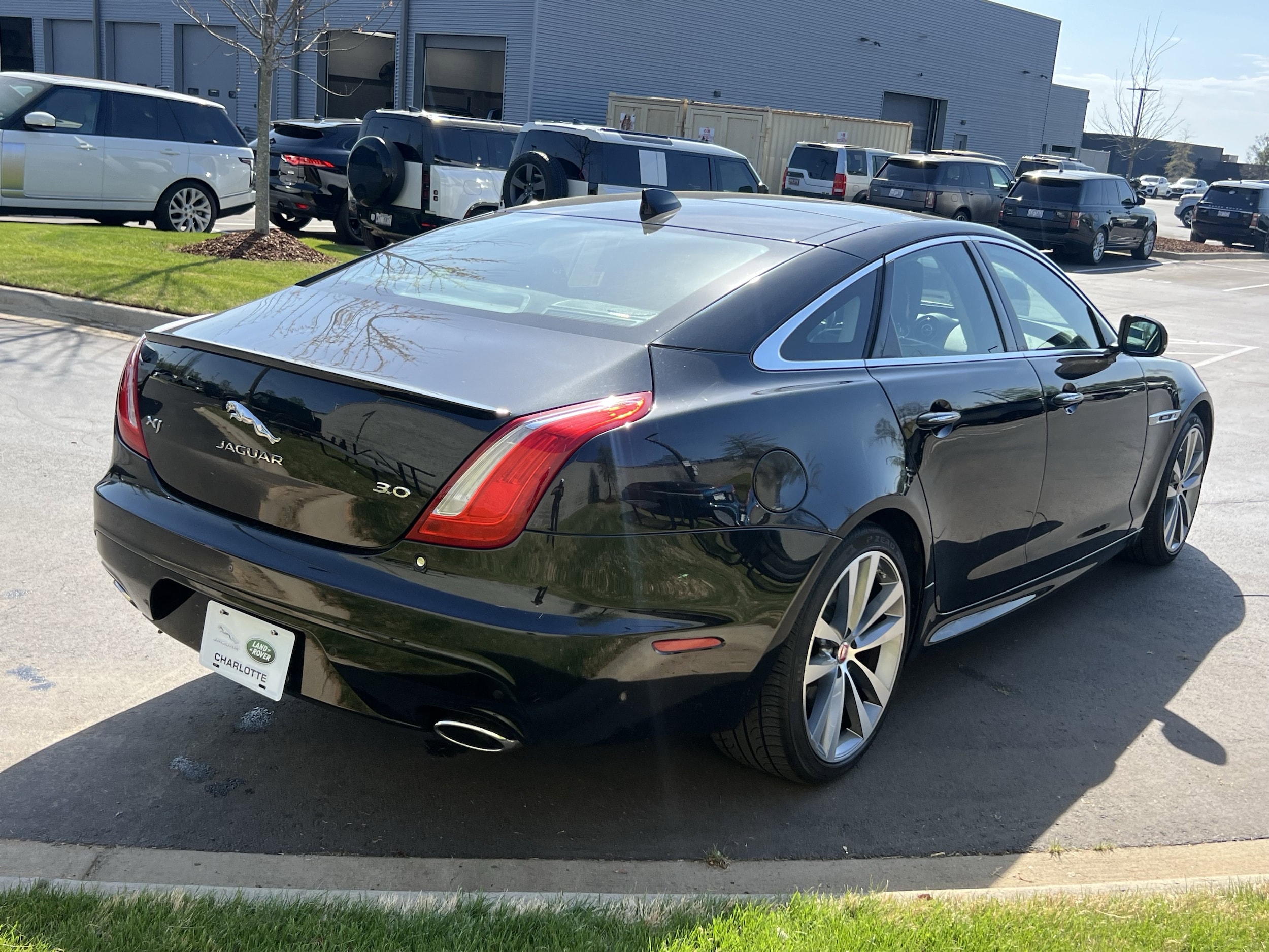 2019 Jaguar XJ R-Sport photo 5