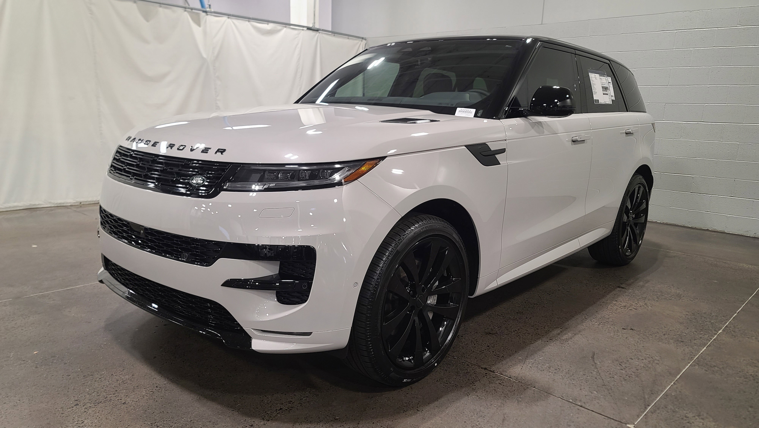 2026 Land Rover Range Rover Sport Dynamic SE's photo