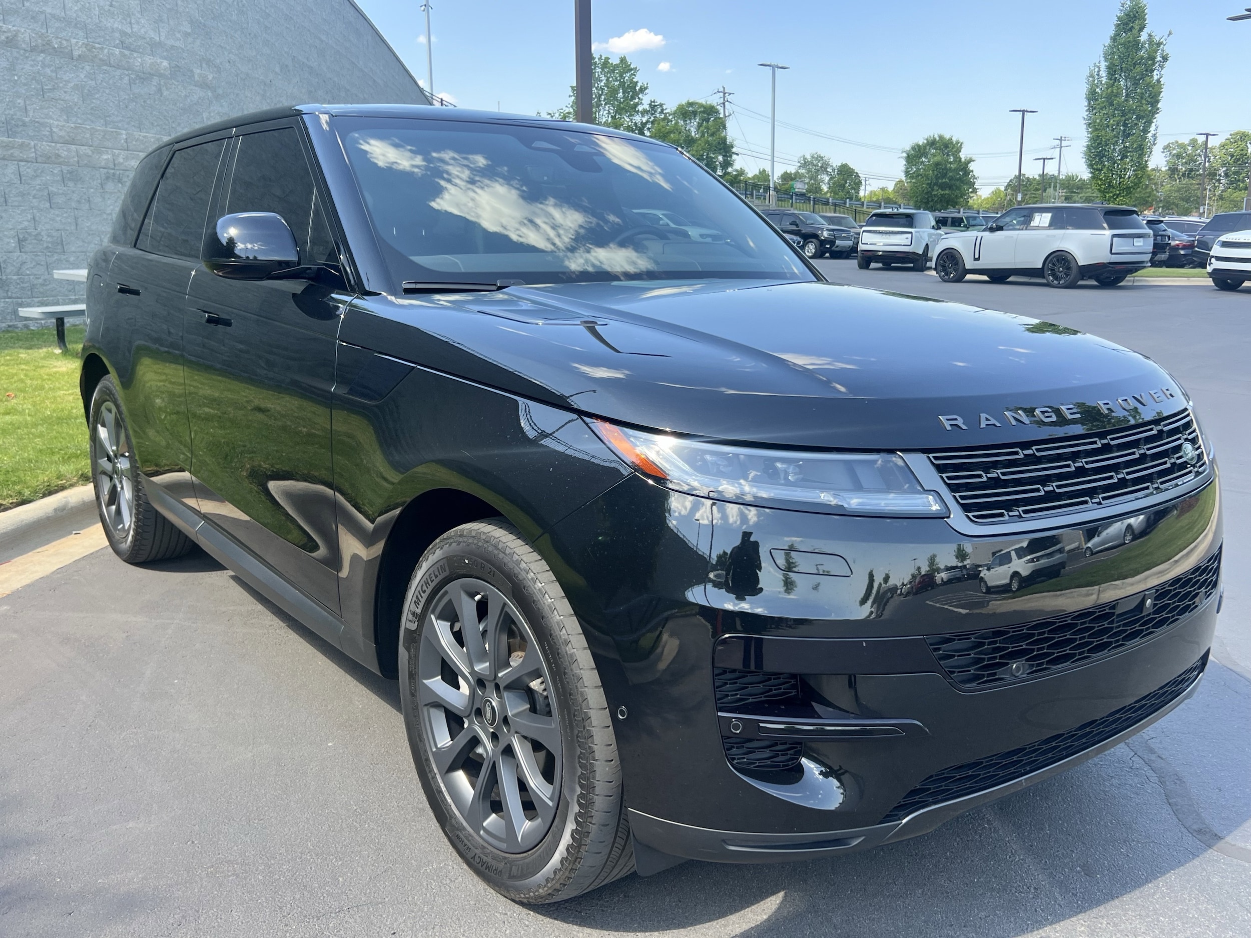 2024 Land Rover Range Rover Sport SE photo 3