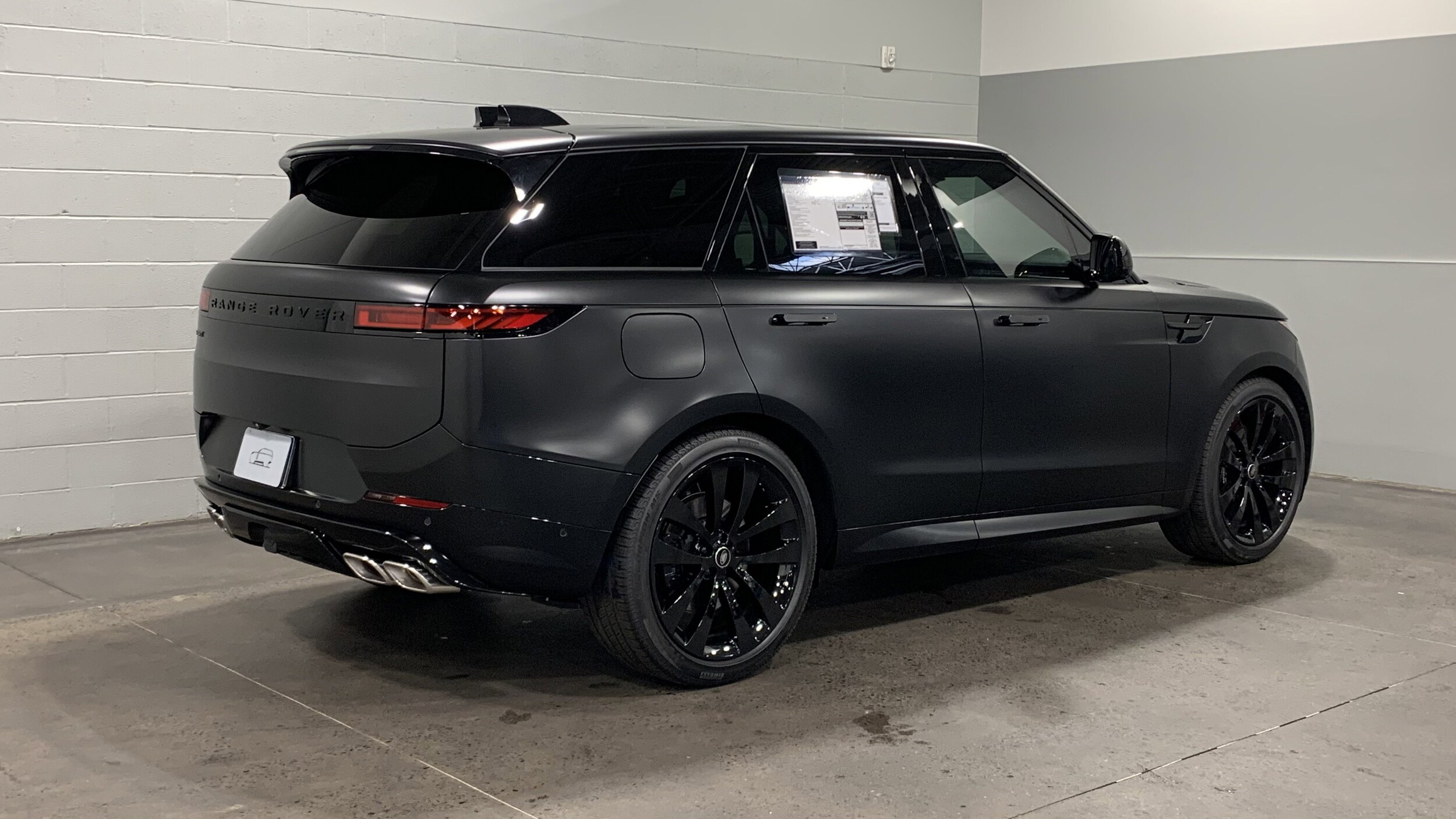 2025 Land Rover Range Rover Sport SE photo 2