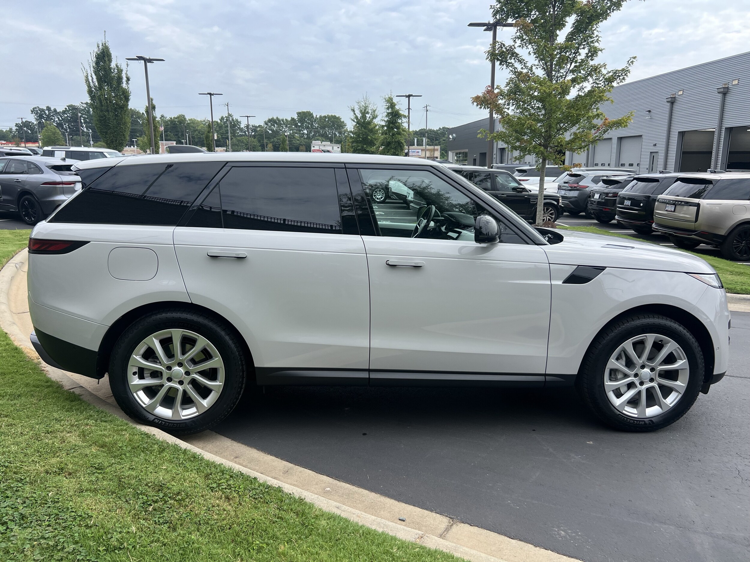 2024 Land Rover Range Rover Sport SE