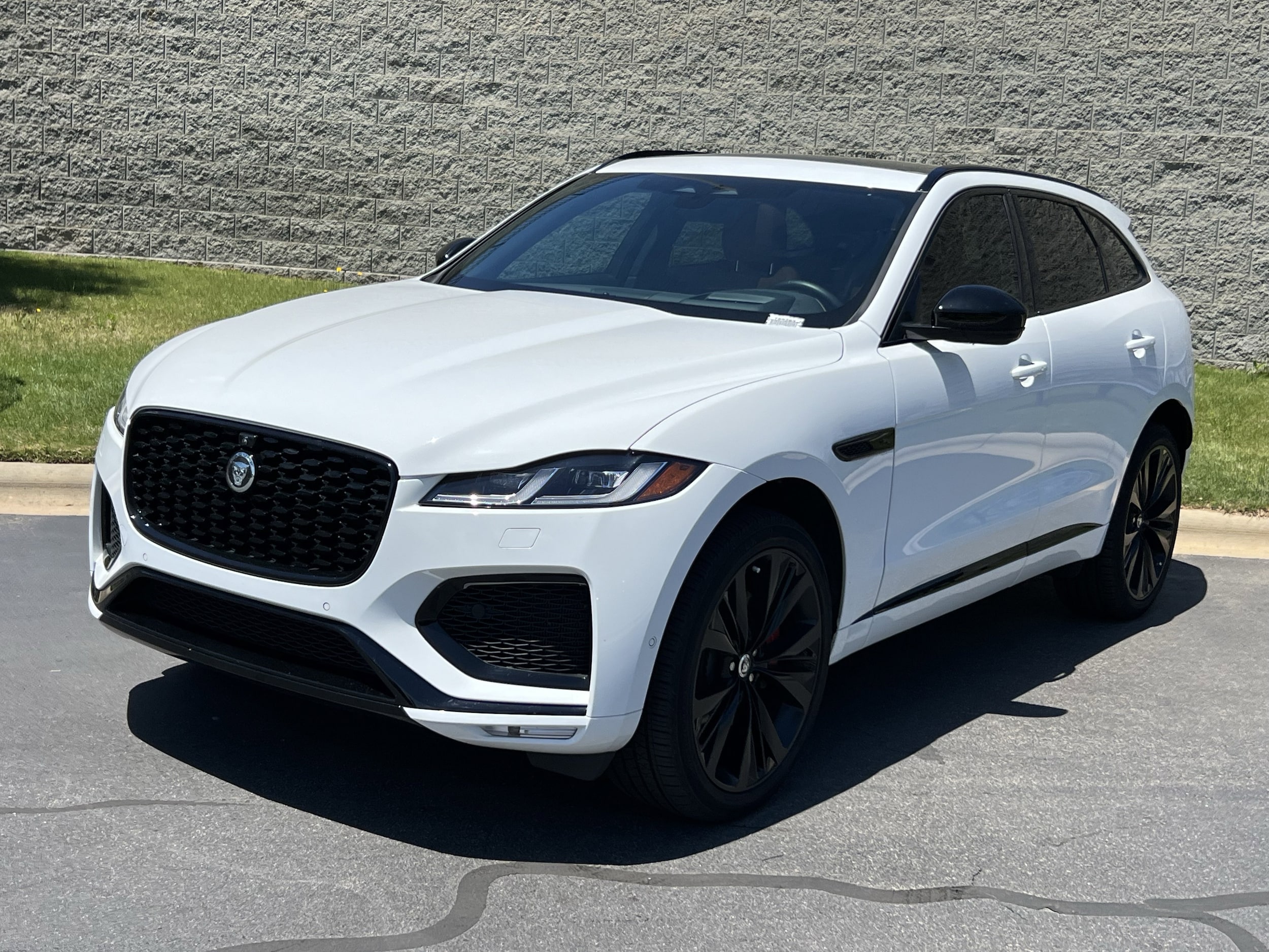 2026 Jaguar F-PACE P400 R-Dynamic S's photo