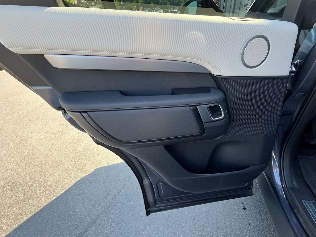 Used 2025 Land Rover Discovery Dynamic SE SUV