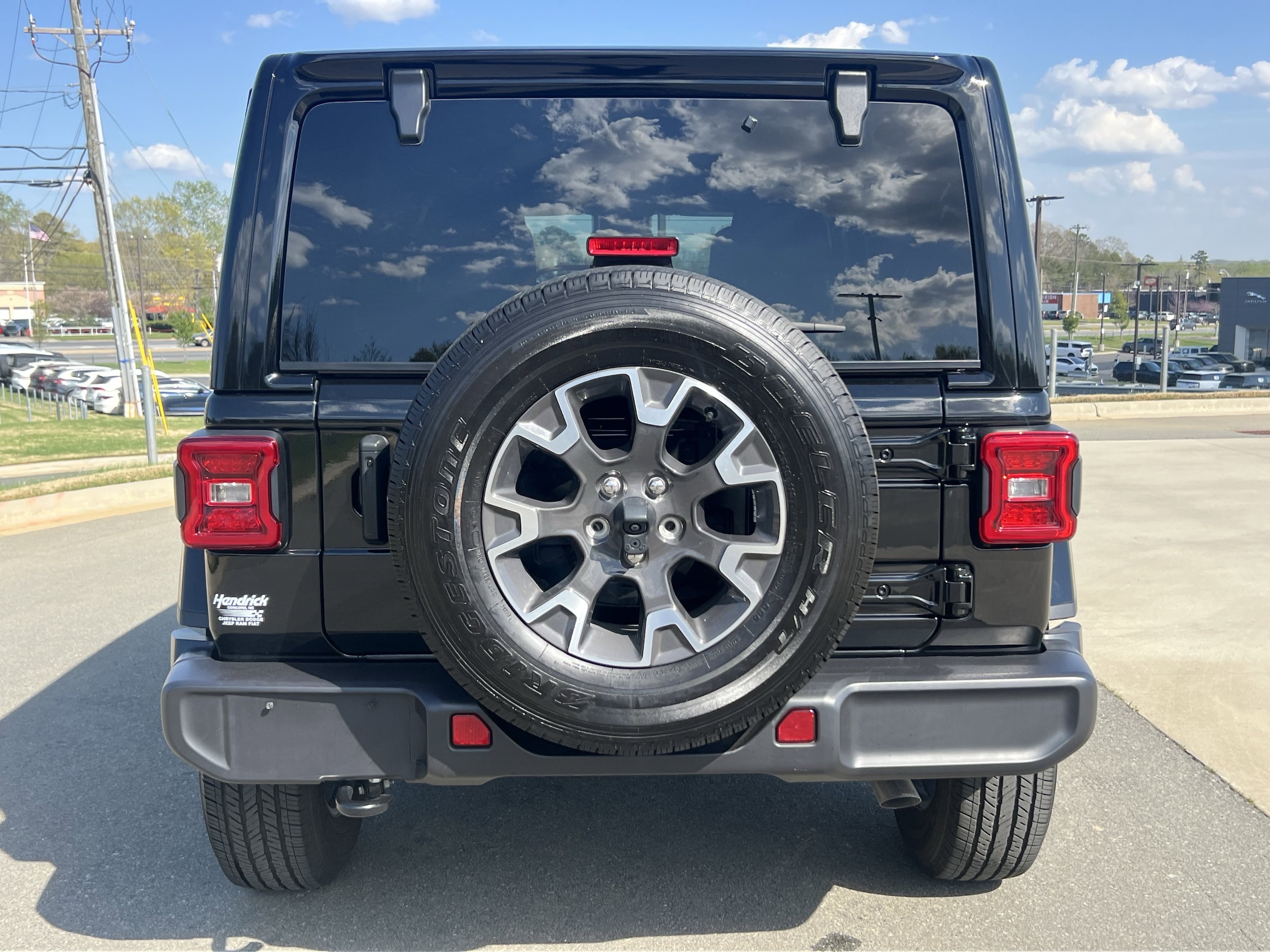 2024 Jeep Wrangler Sahara photo 5