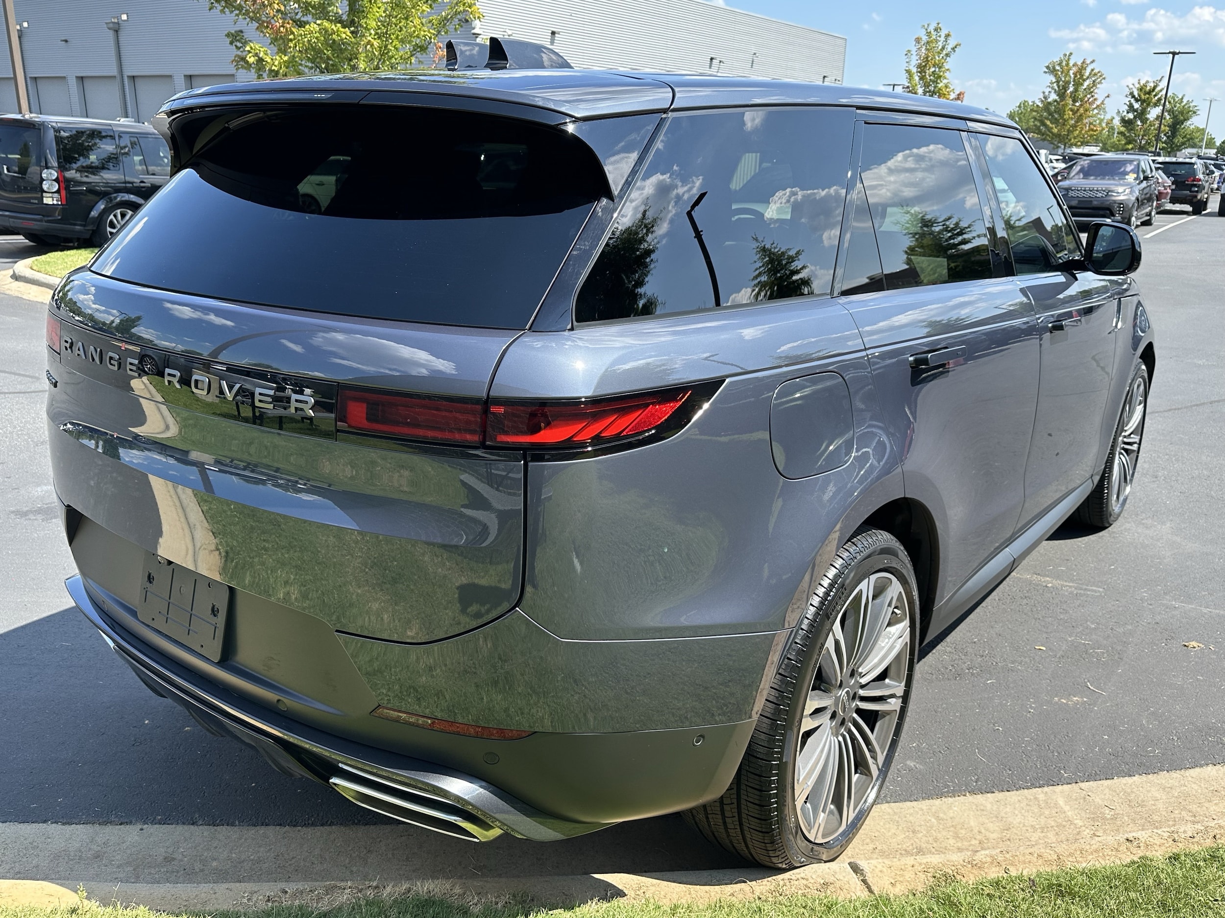 2025 Land Rover Range Rover Sport SE