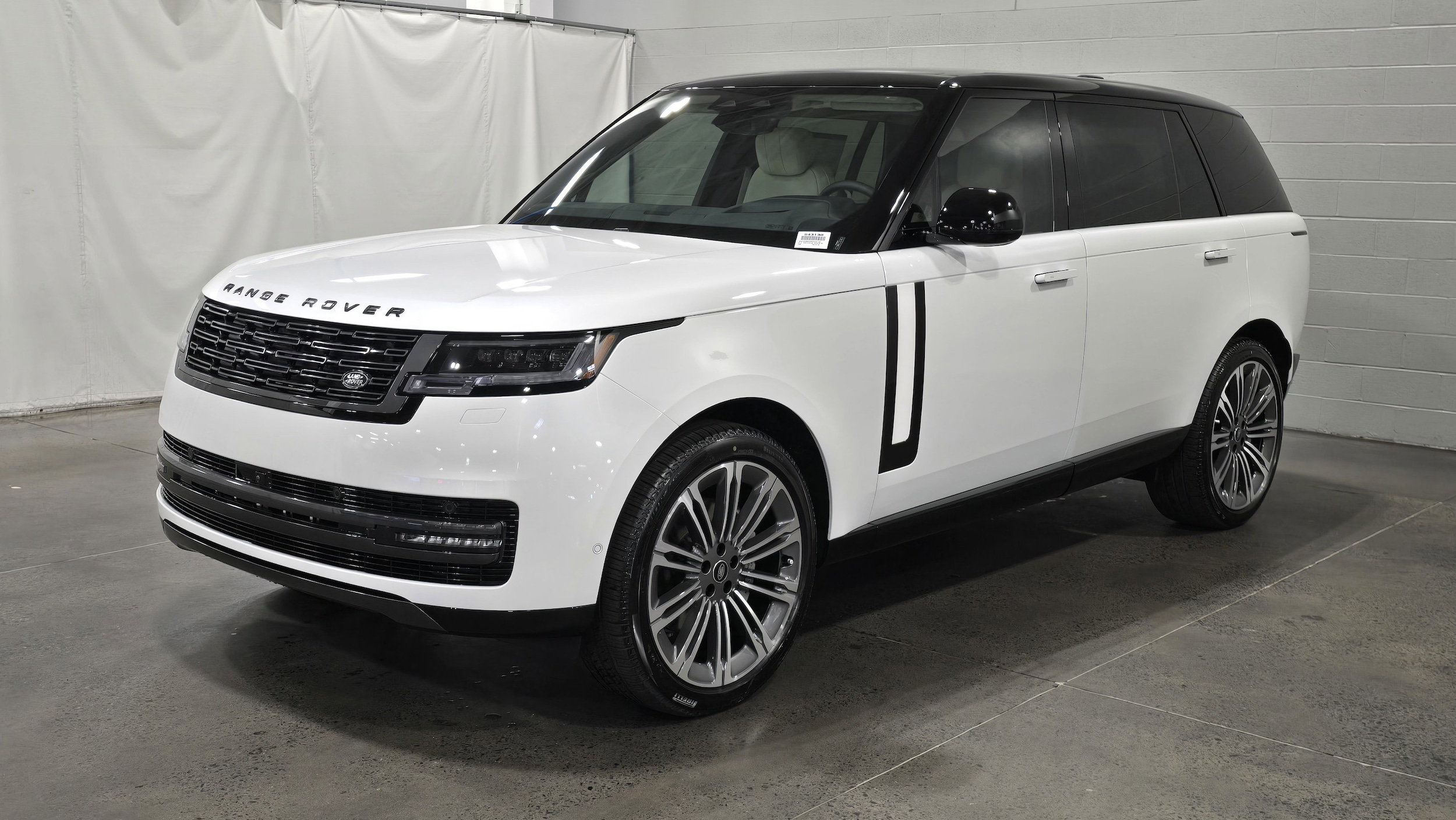 2025 Land Rover Range Rover SE's photo