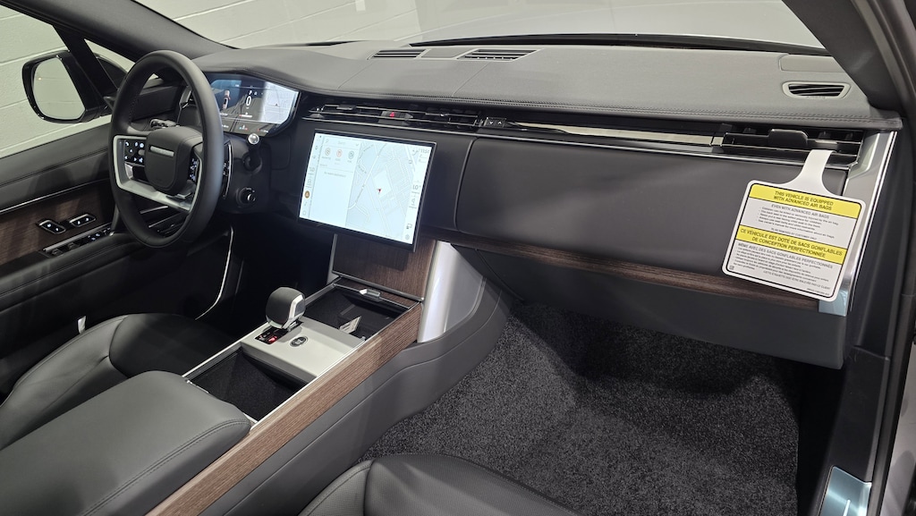 New 2025 Land Rover Range Rover P400 SE SUV