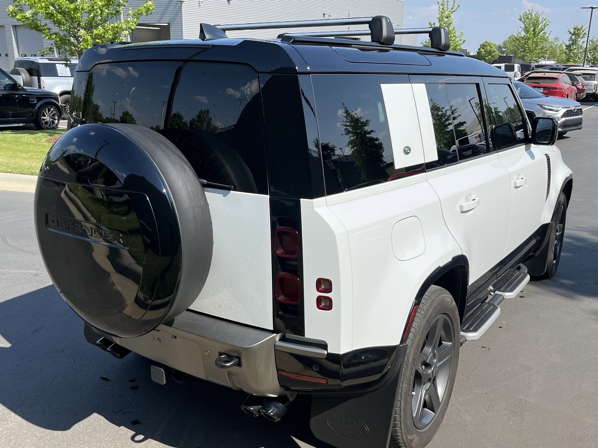 2024 Land Rover Defender X-Dynamic SE photo 4