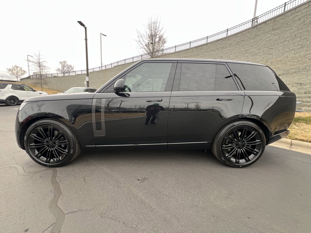 New 2026 Land Rover Range Rover SE SUV