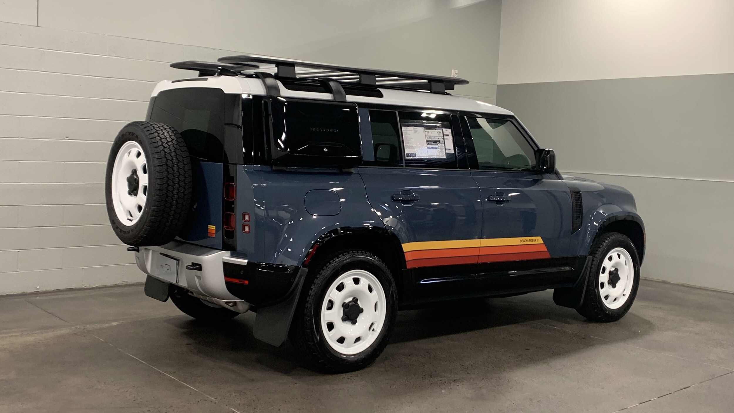 2025 Land Rover Defender 110 S photo 2