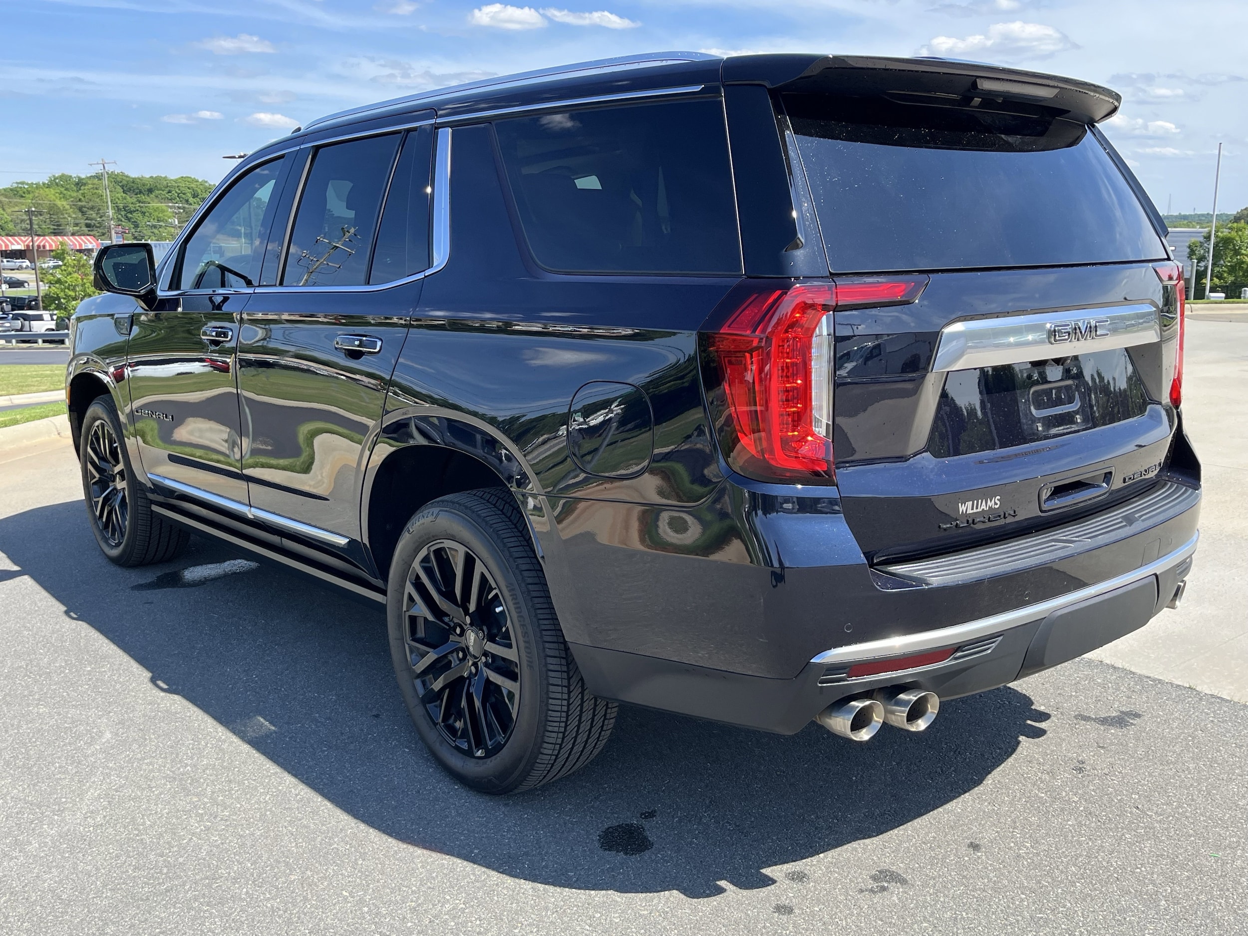 2023 GMC Yukon Denali photo 5