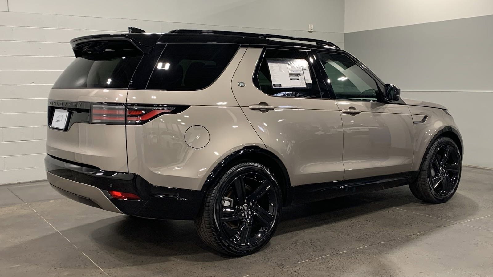 Used 2025 Land Rover Discovery Dynamic SE with VIN SALRL2FXXS2505378 for sale in Kansas City