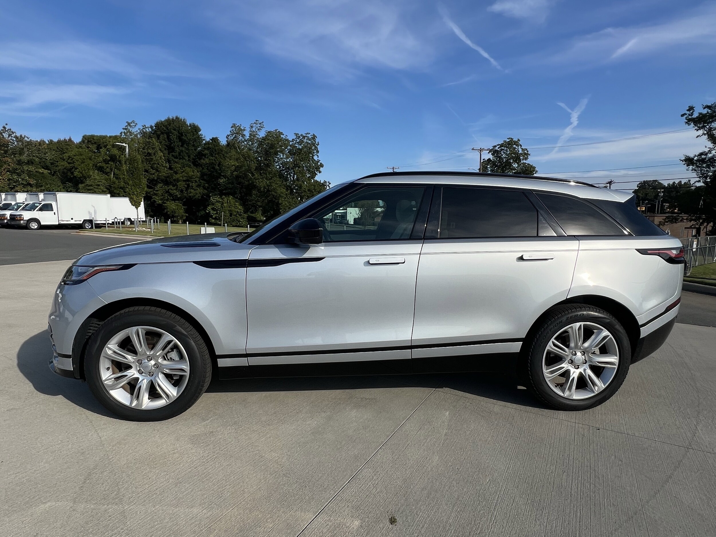 2023 Land Rover Range Rover Velar R-Dynamic S photo 2
