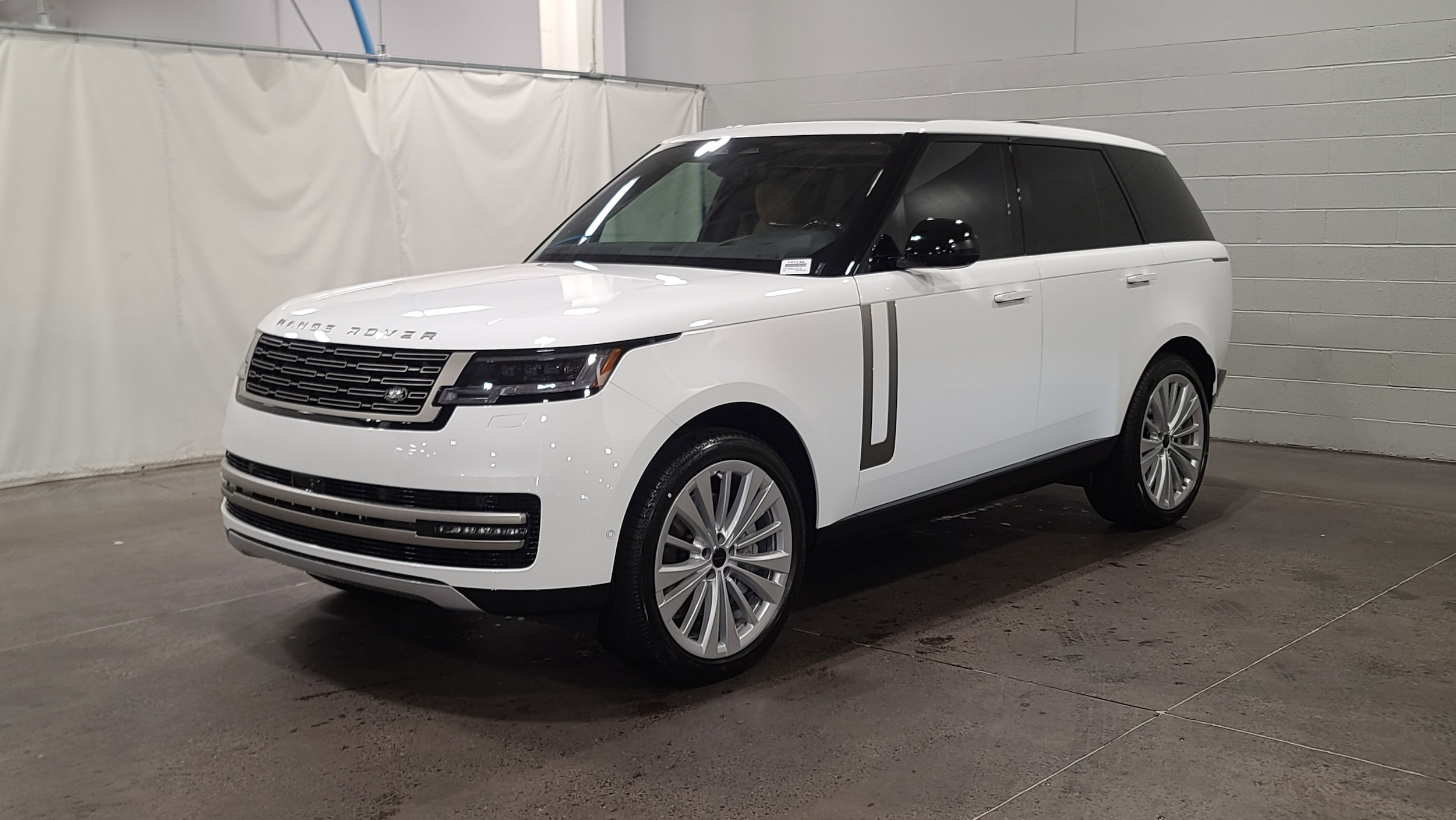 2026 Land Rover Range Rover SE's photo