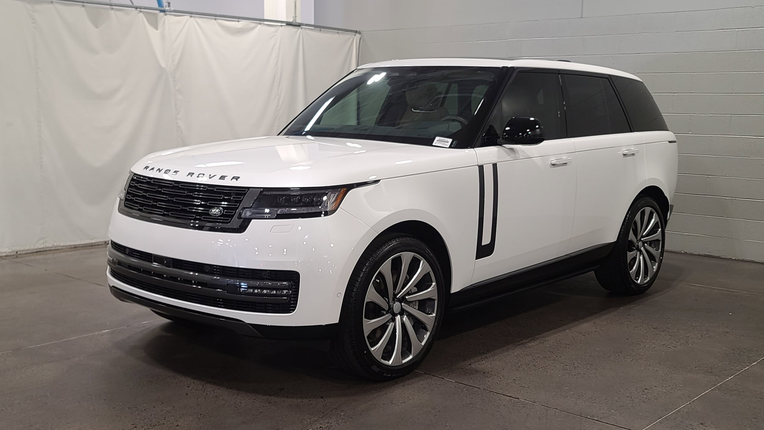 2025 Land Rover Range Rover SE's photo