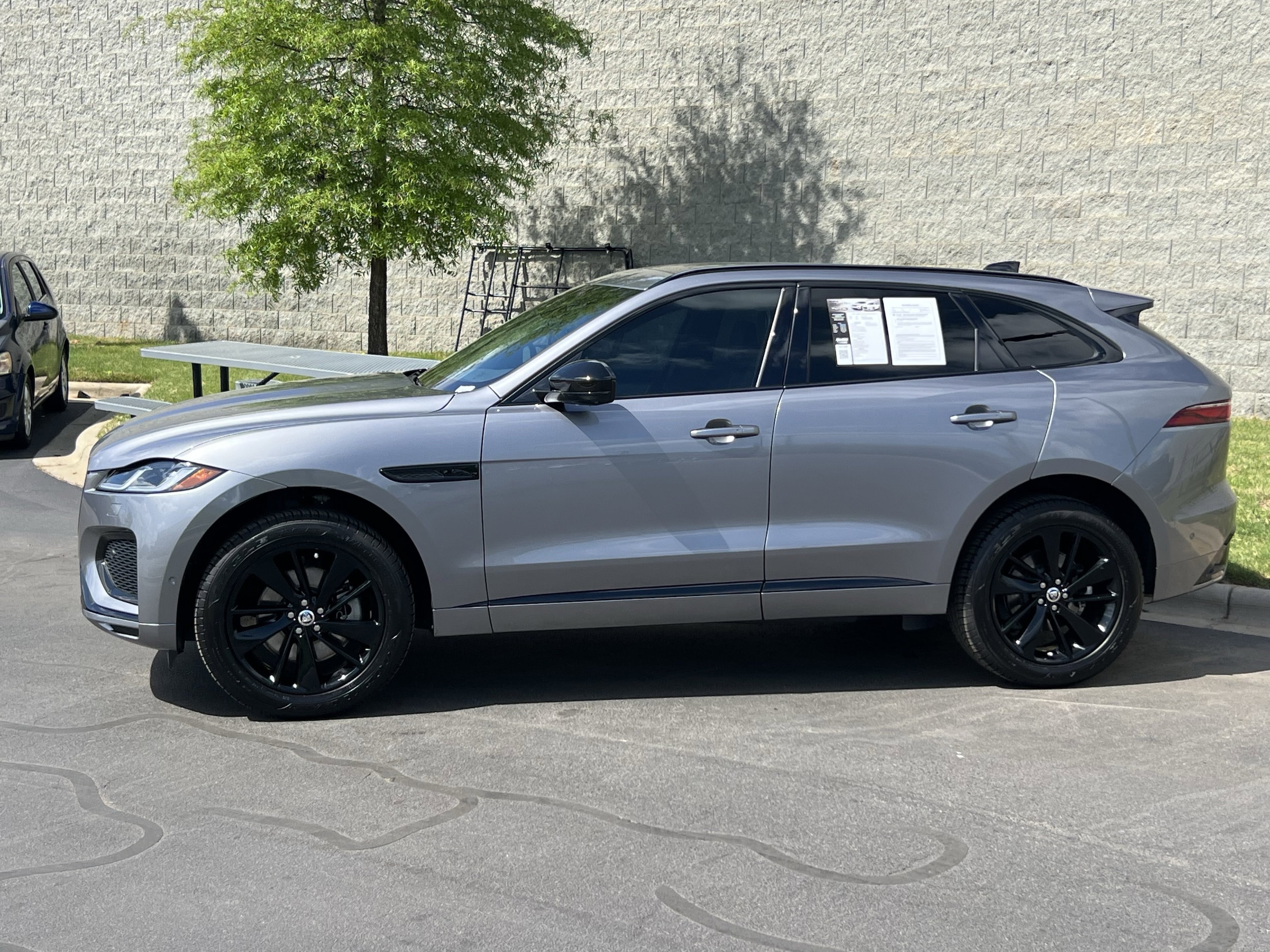 2025 Jaguar F-PACE R-Dynamic S photo 2