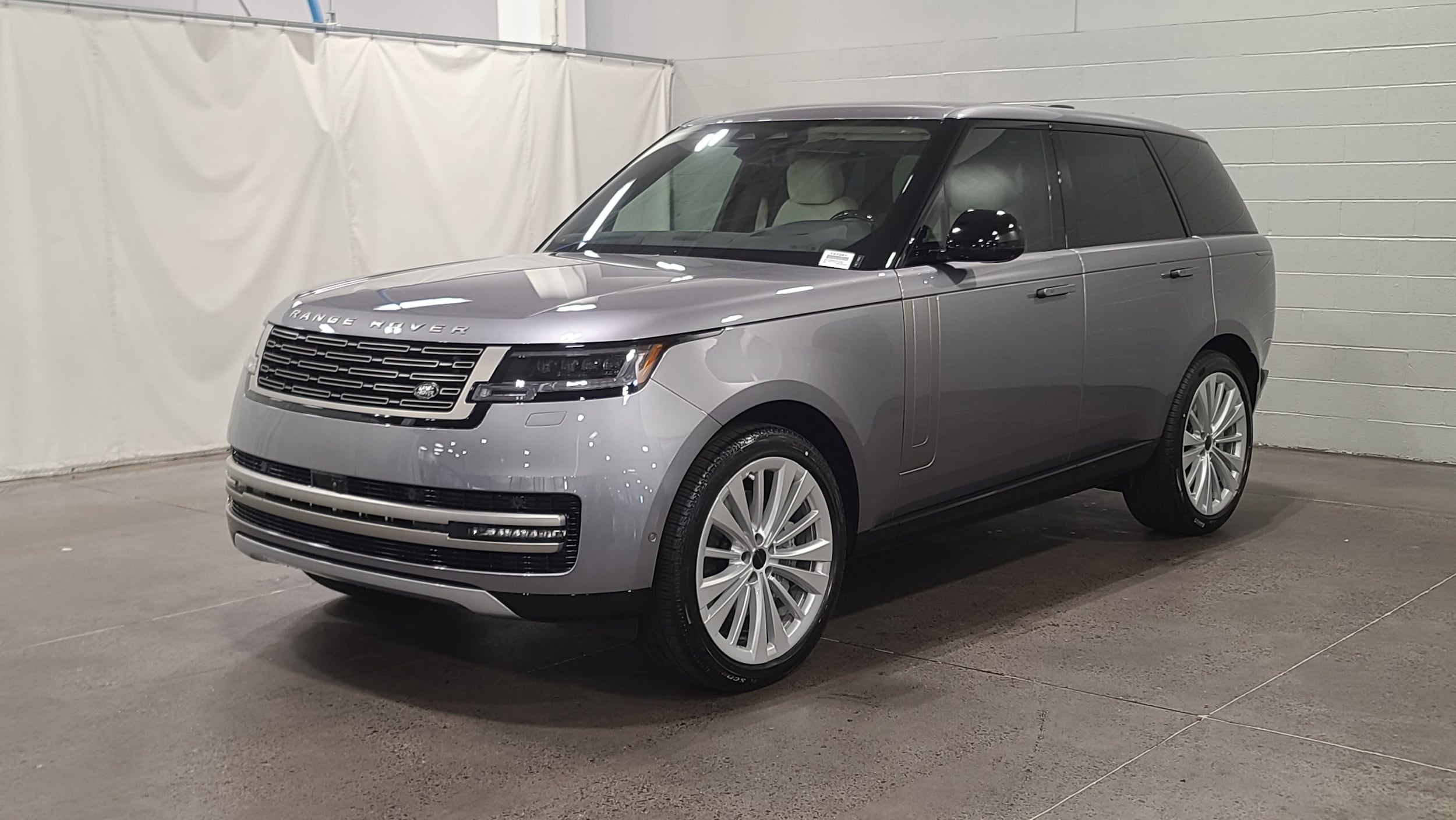 2026 Land Rover Range Rover SE's photo