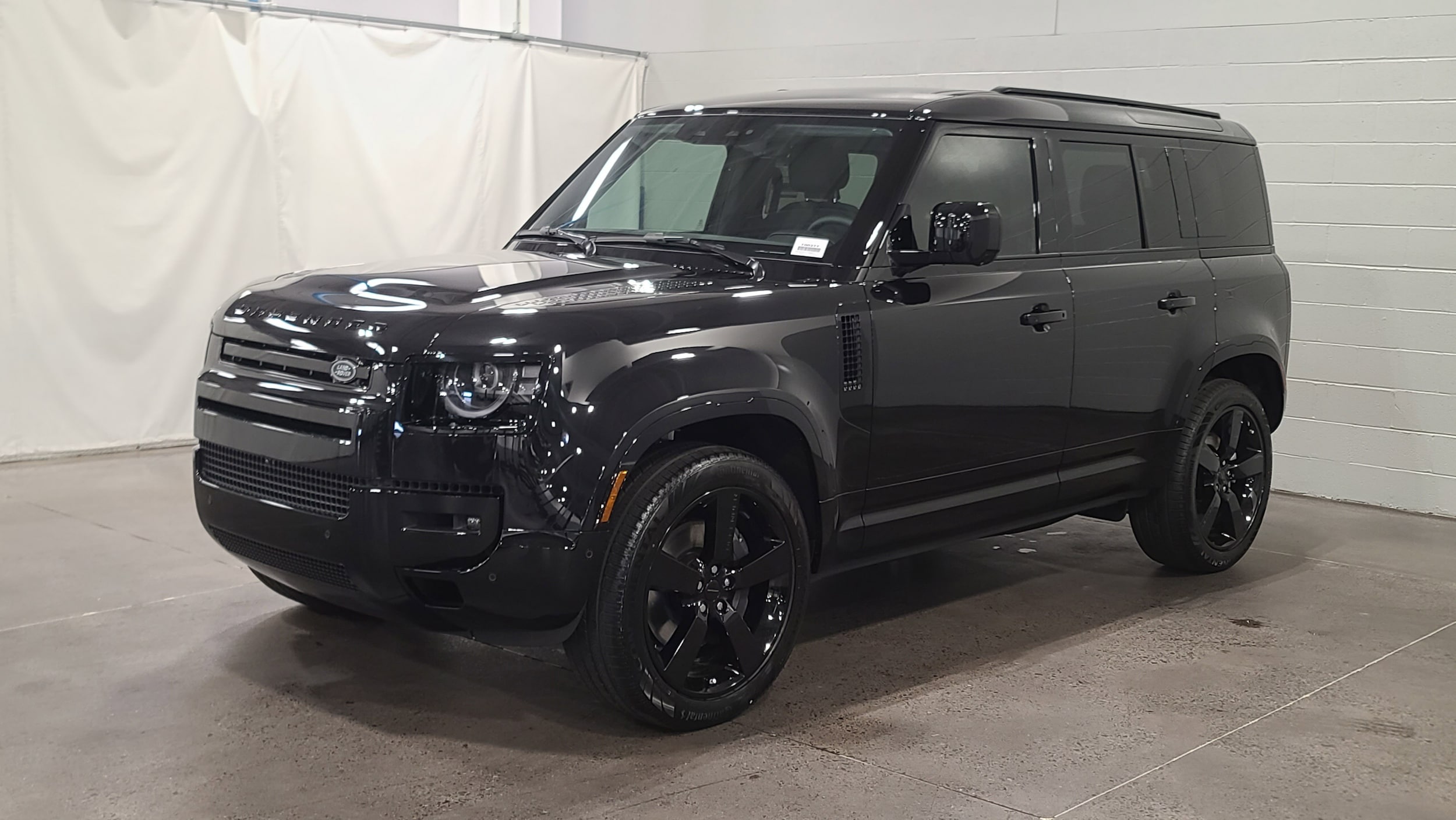 2026 Land Rover Defender X-Dynamic SE's photo