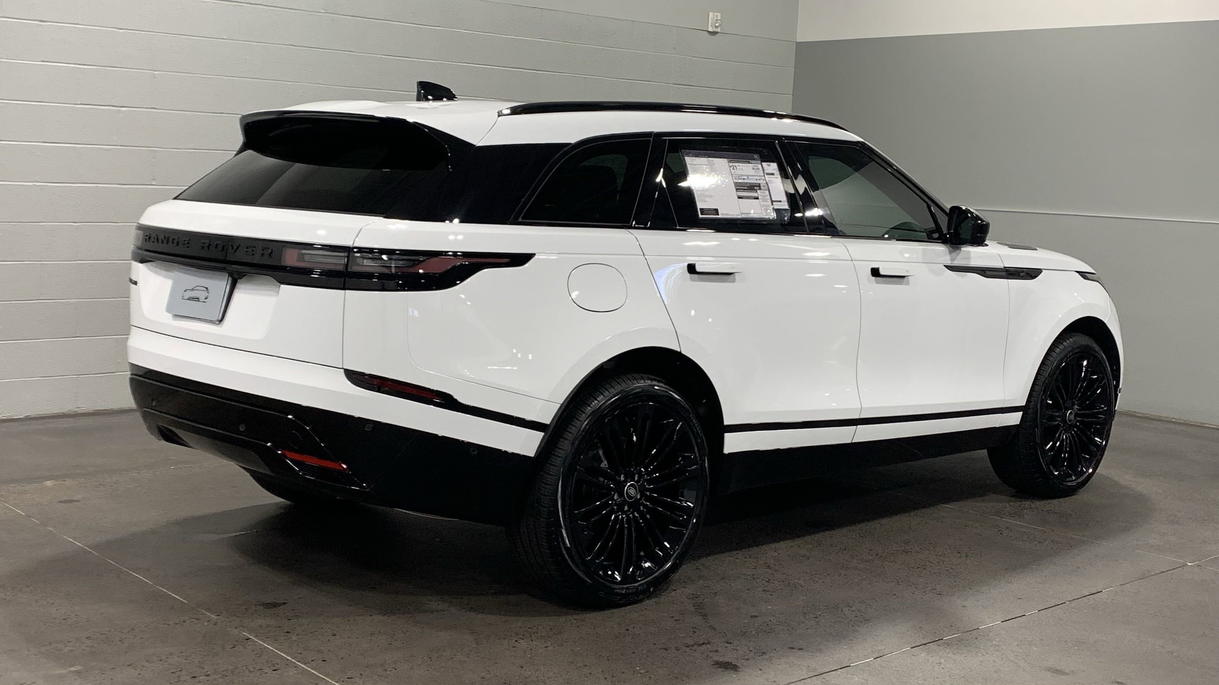 2026 Land Rover Range Rover Velar Dynamic SE photo 2