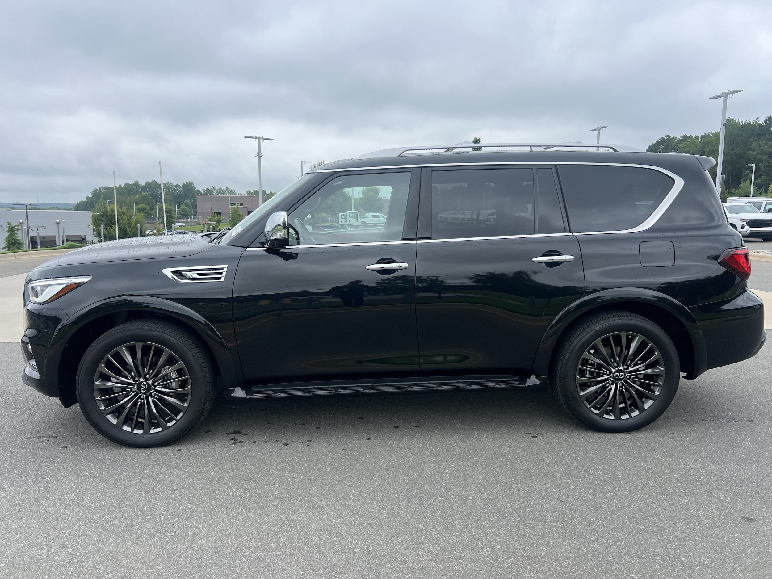 2023 INFINITI QX80 SENSORY