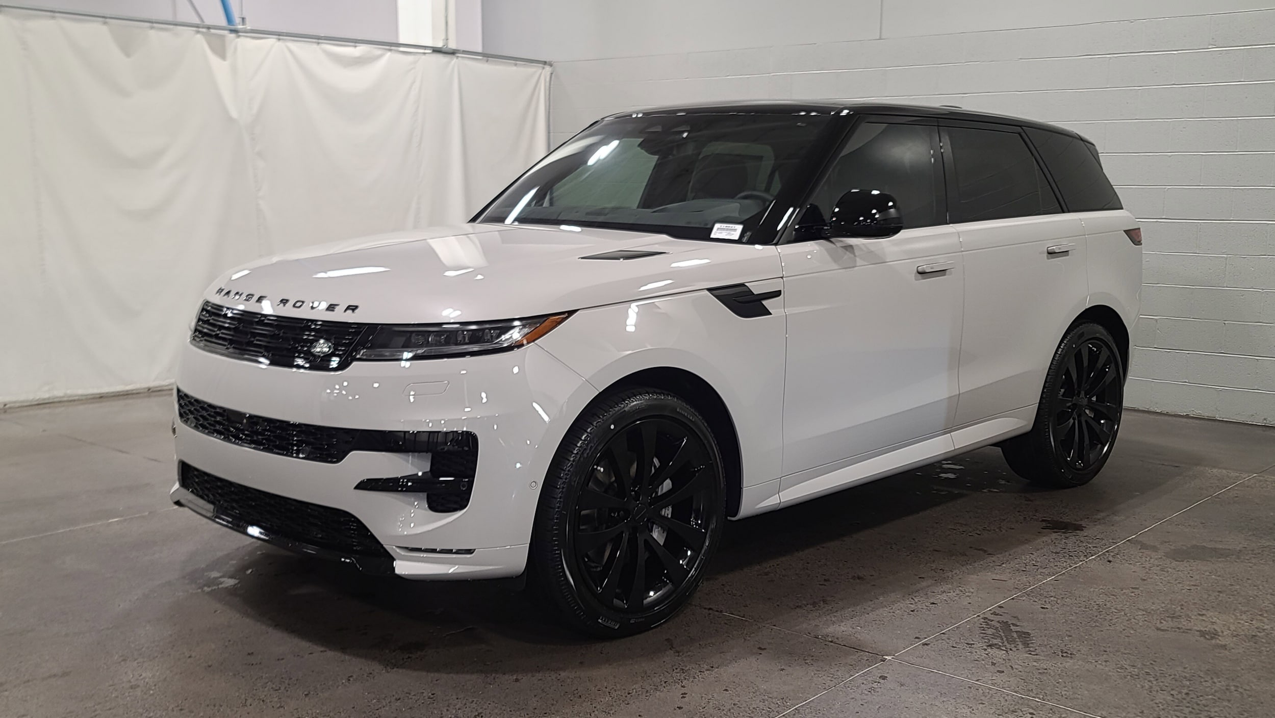 2026 Land Rover Range Rover Sport Dynamic SE's photo