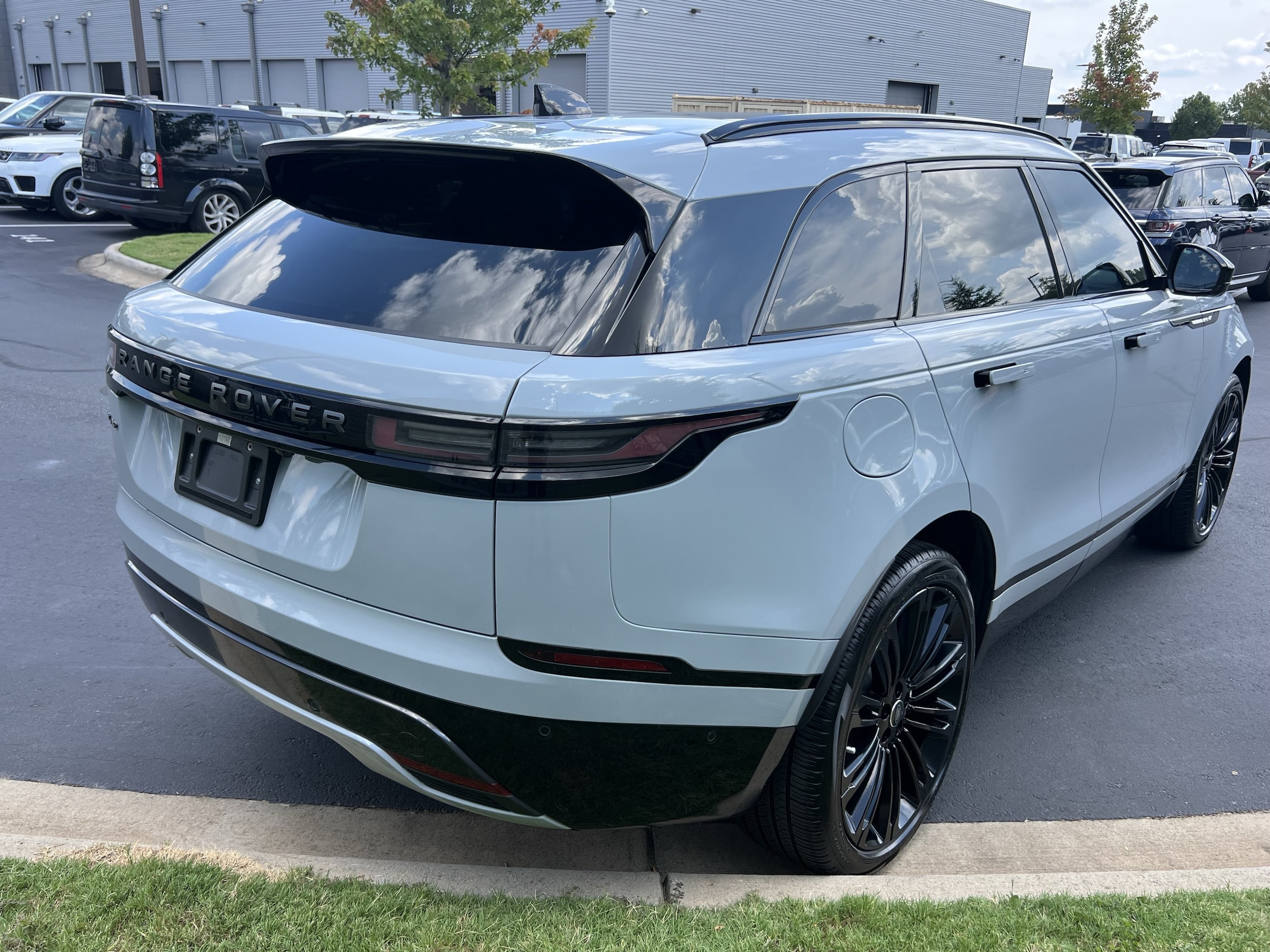 2026 Land Rover Range Rover Velar Dynamic SE