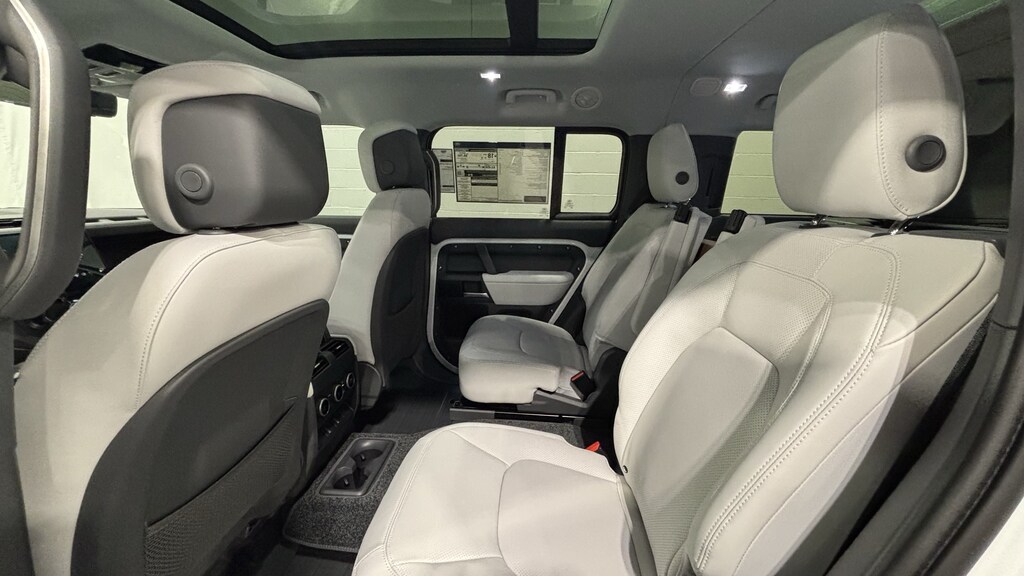 Used 2026 Land Rover Defender X-Dynamic SE SUV