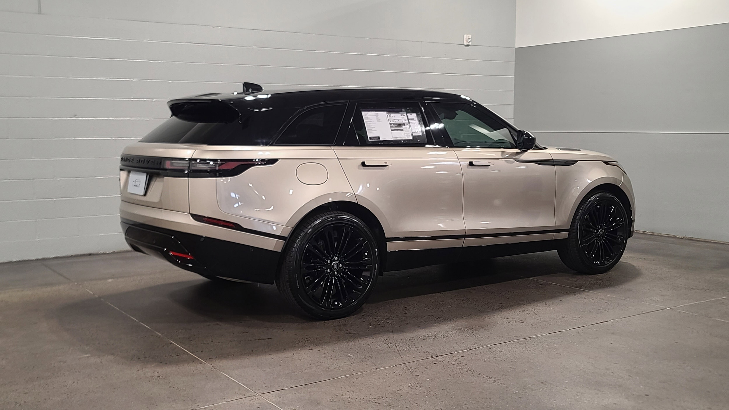 2026 Land Rover Range Rover Velar Dynamic SE photo 2