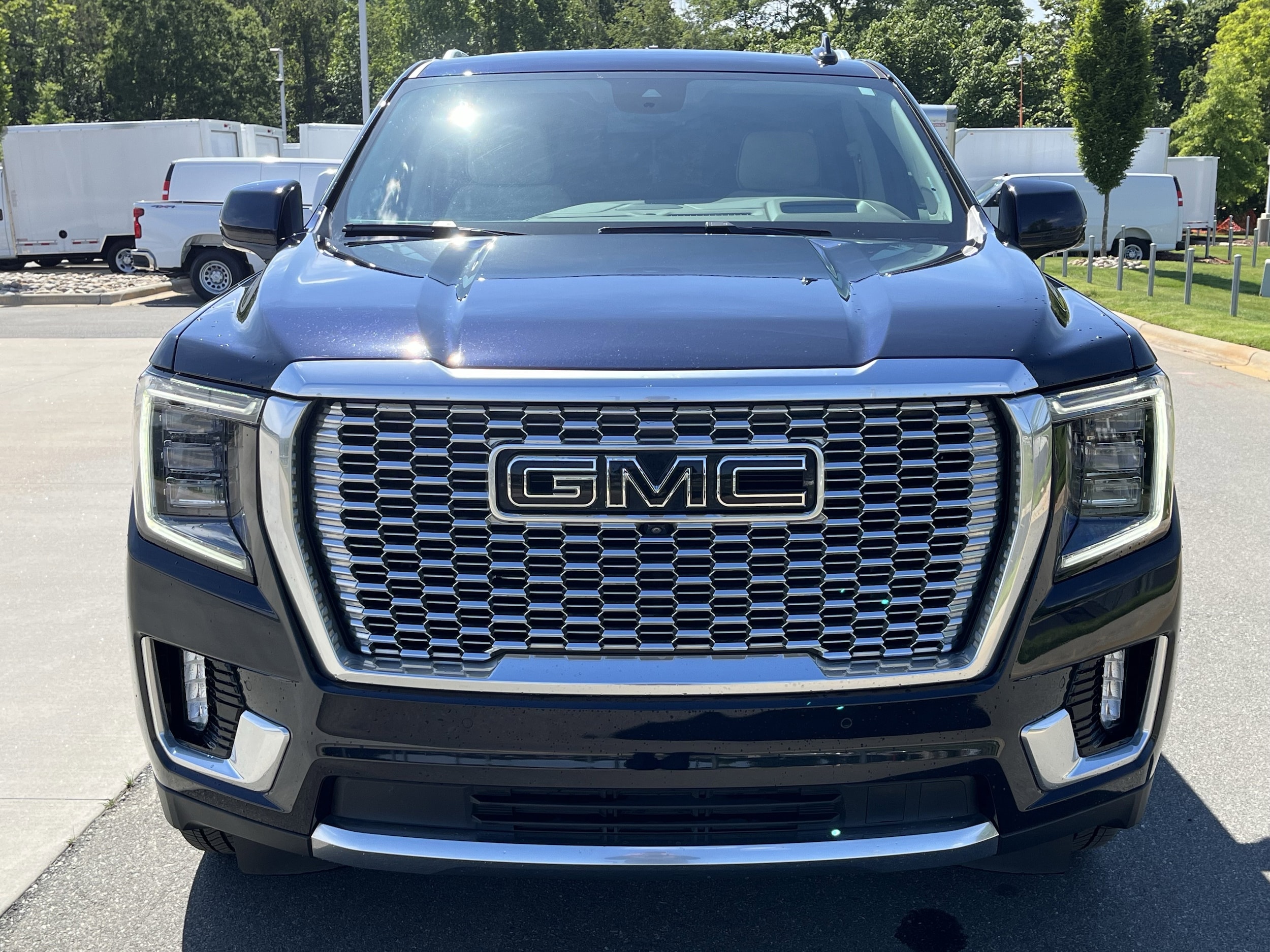 2023 GMC Yukon Denali photo 2