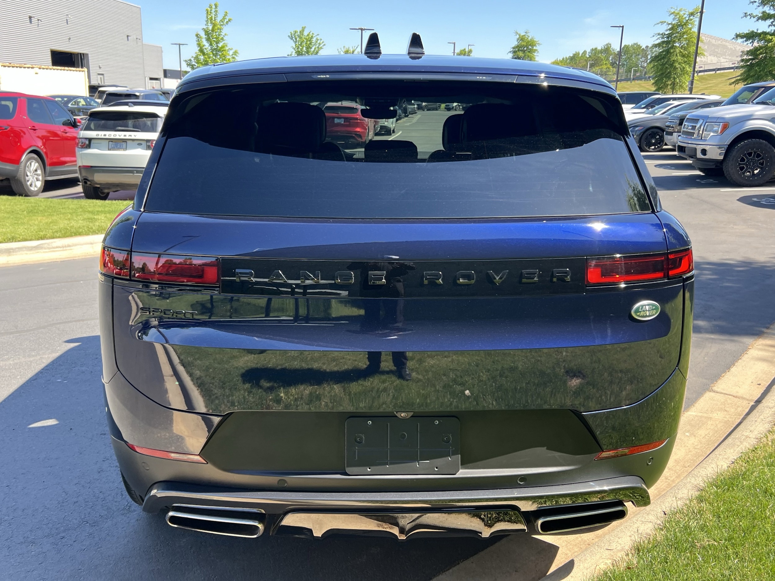 2023 Land Rover Range Rover Sport SE photo 4