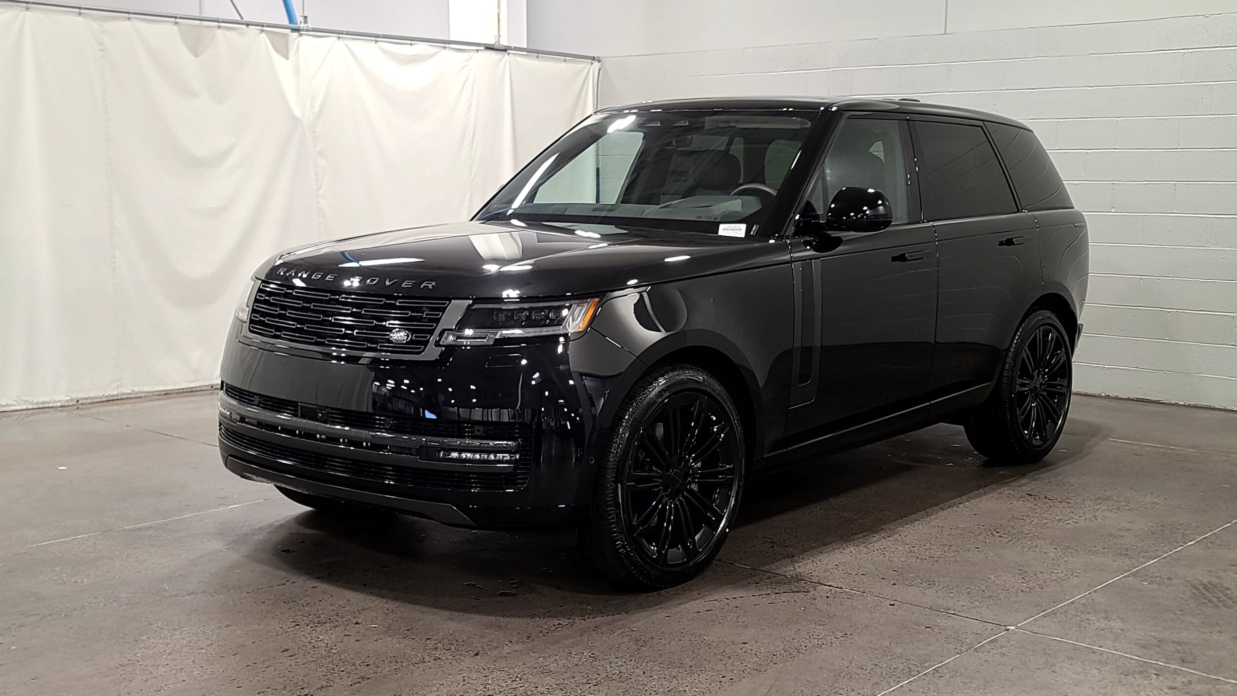 2026 Land Rover Range Rover SE's photo