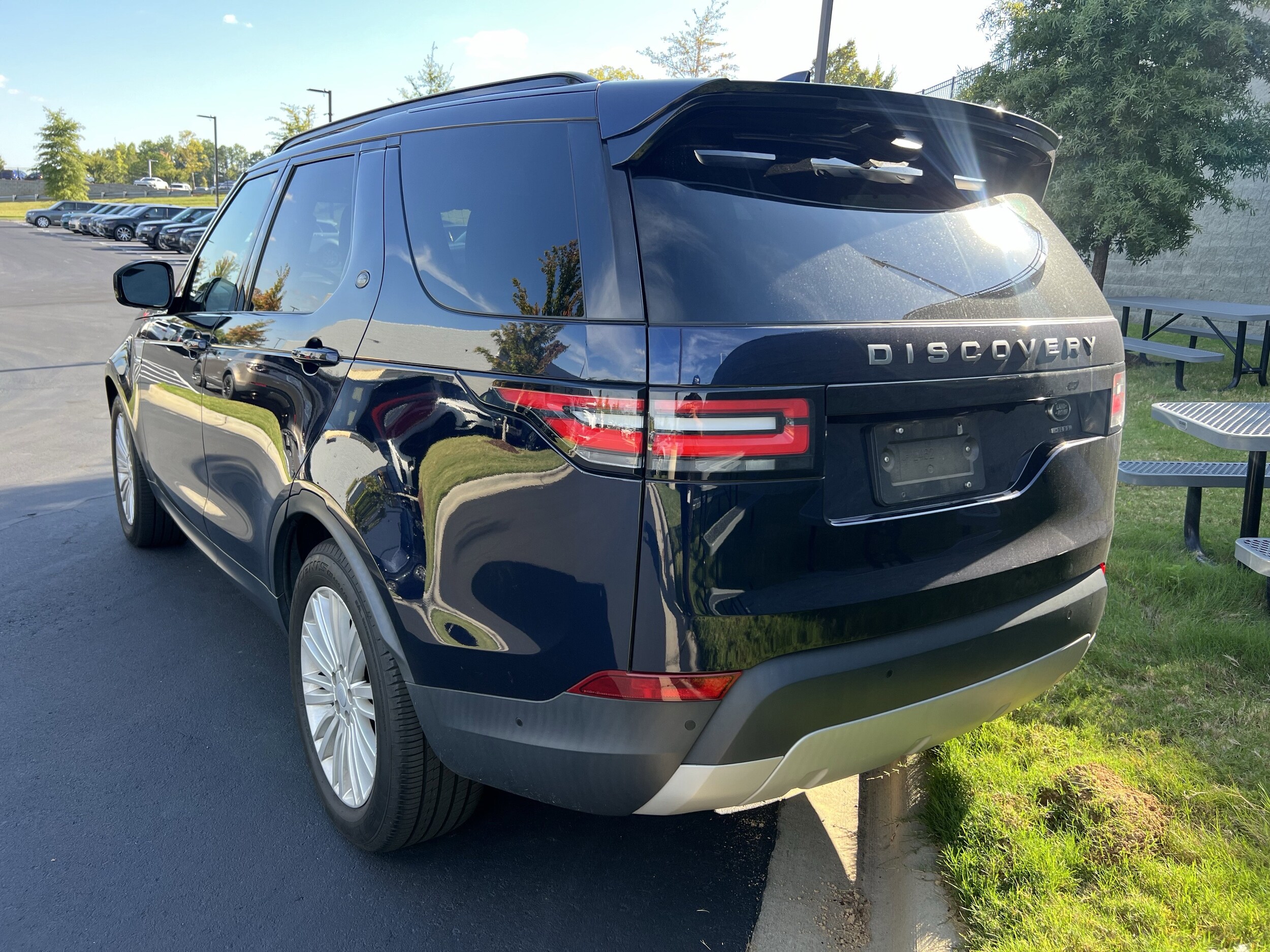 2020 Land Rover Discovery HSE photo 3