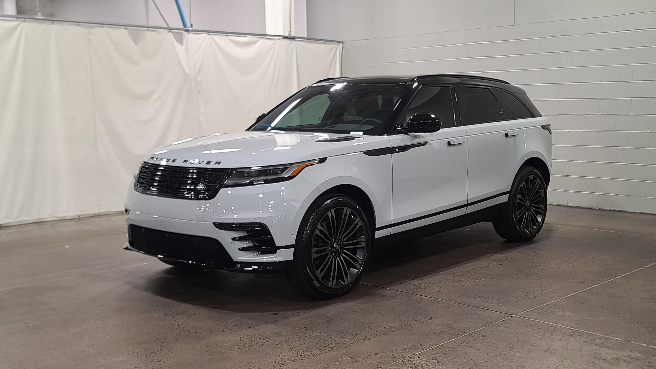 2026 Land Rover Range Rover Velar P400 Dynamic SE's photo