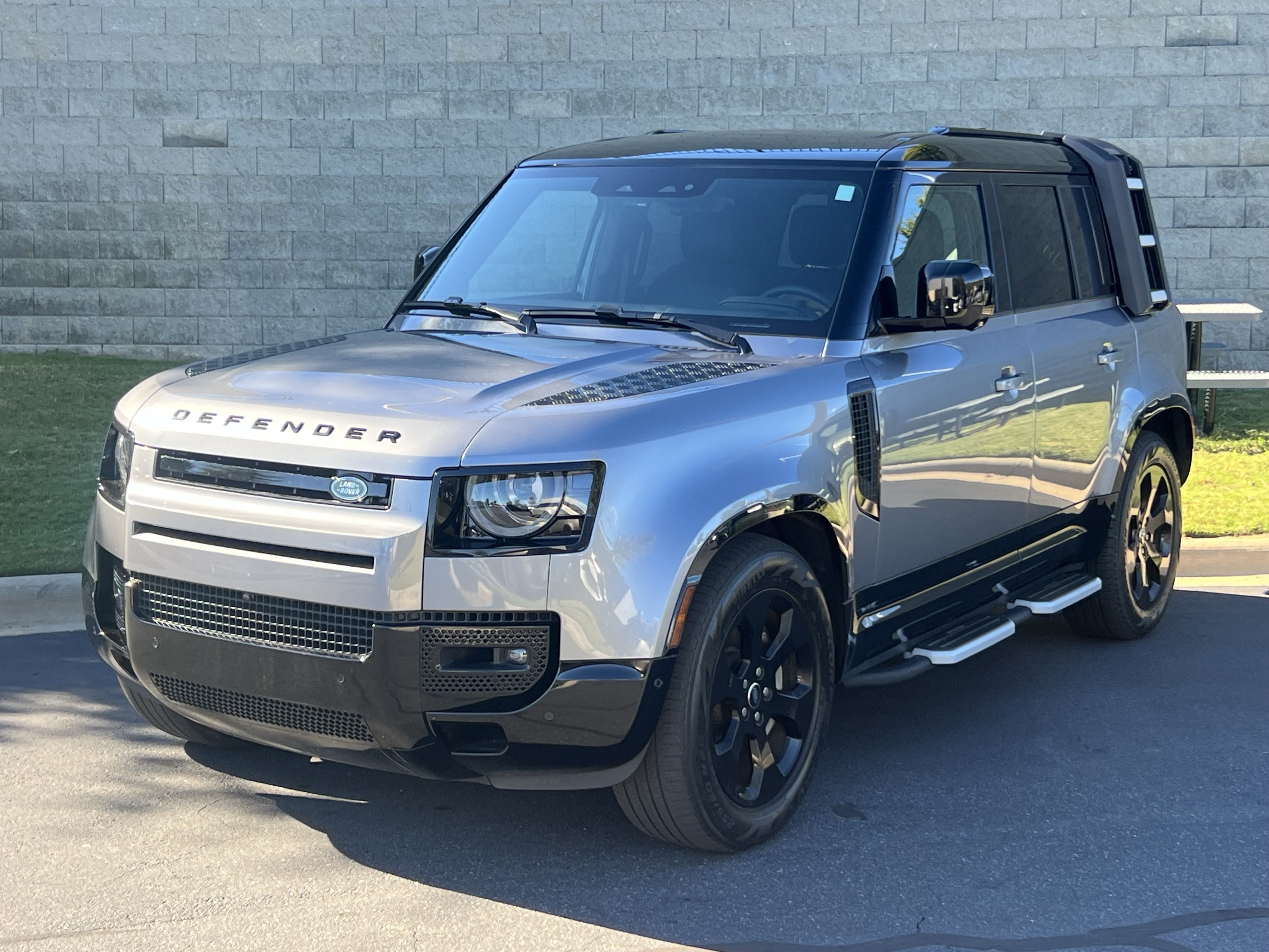 2024 Land Rover Defender X-Dynamic SE SUV