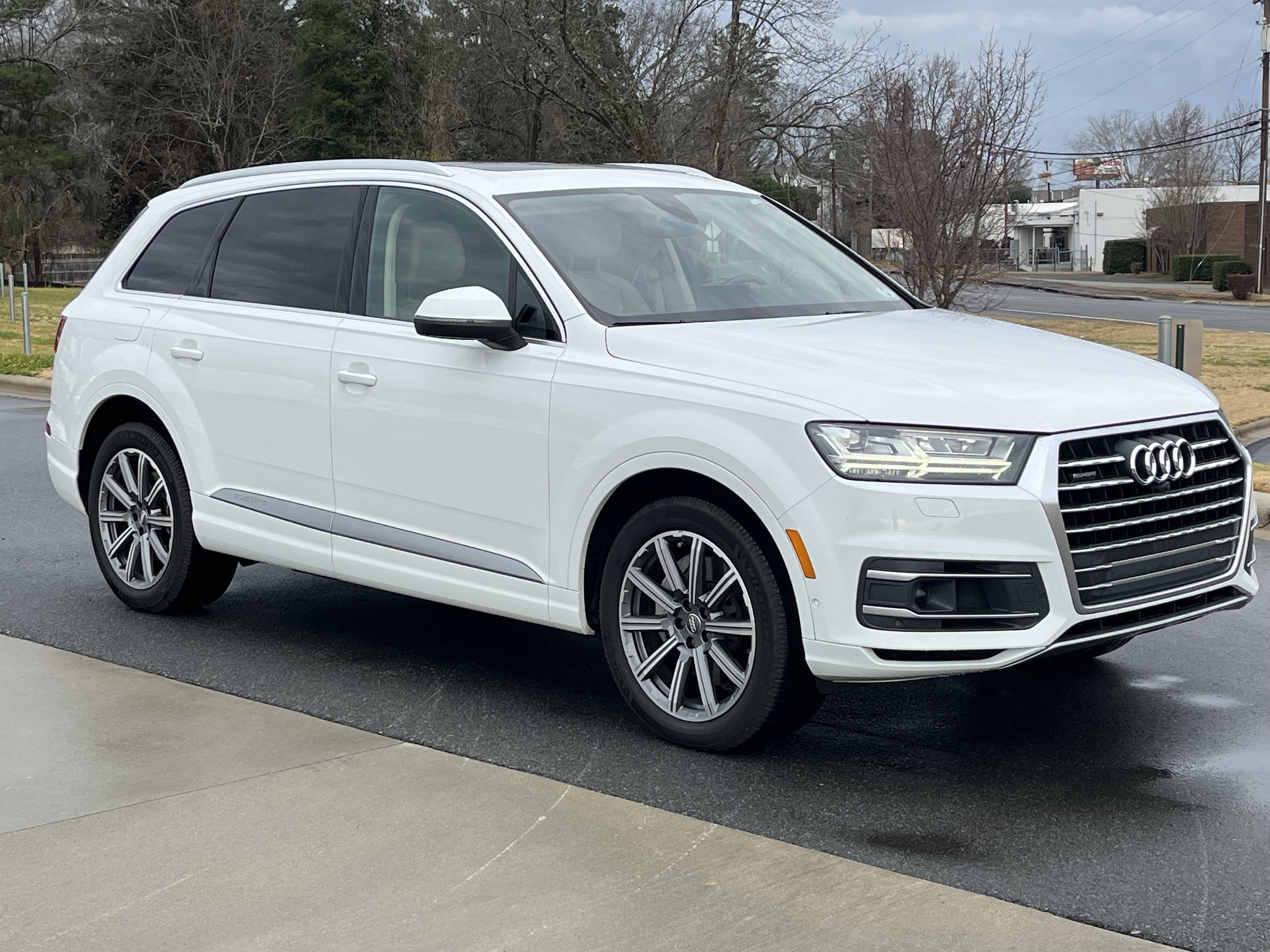 2019 Audi Q7 55 Premium Plus's photo