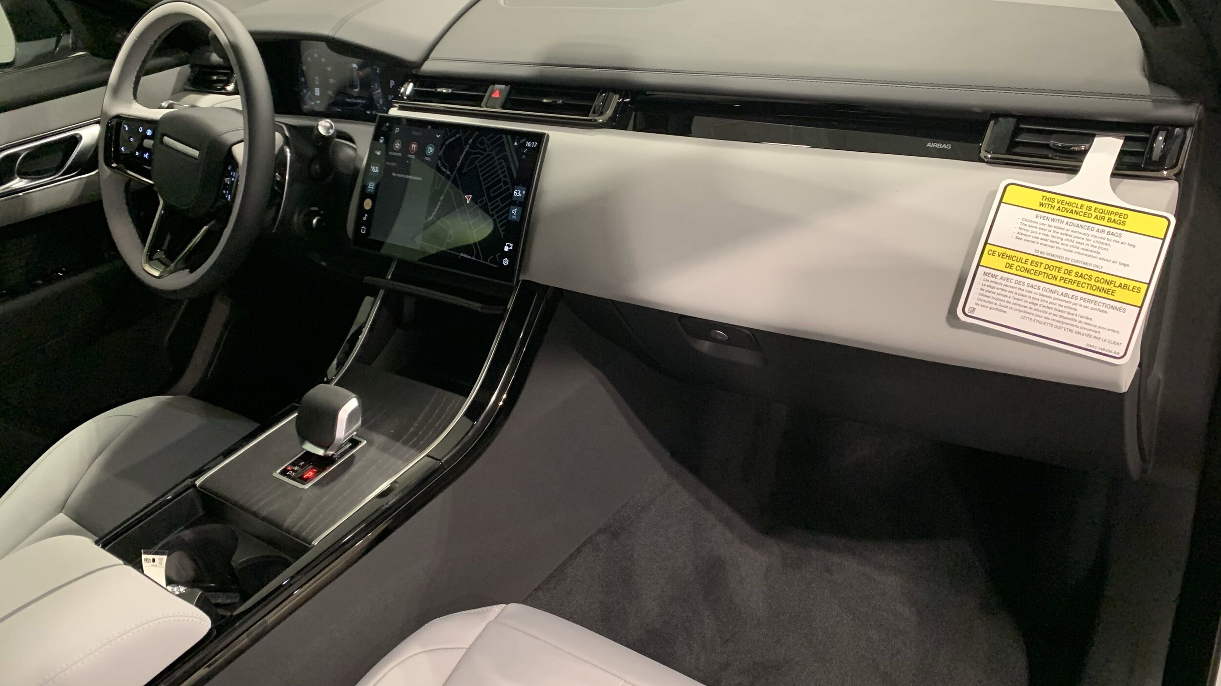 2026 Land Rover Range Rover Velar SE photo 3