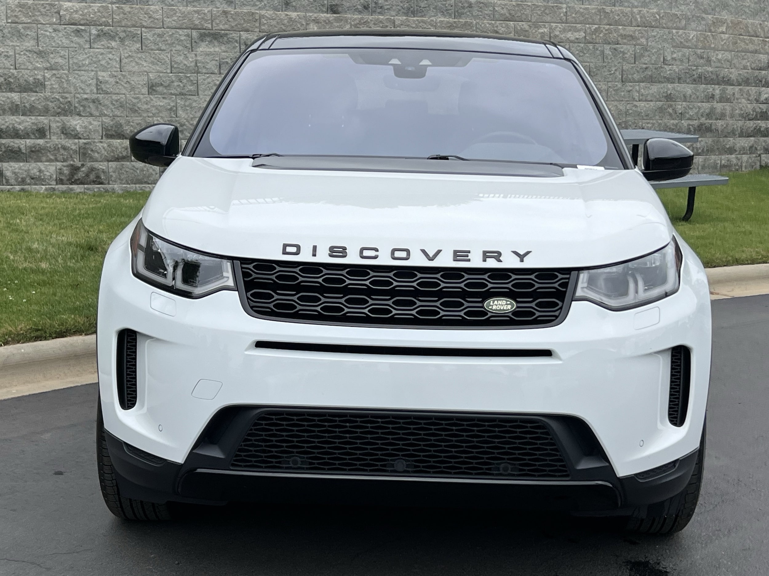 2020 Land Rover Discovery Sport SE photo 3